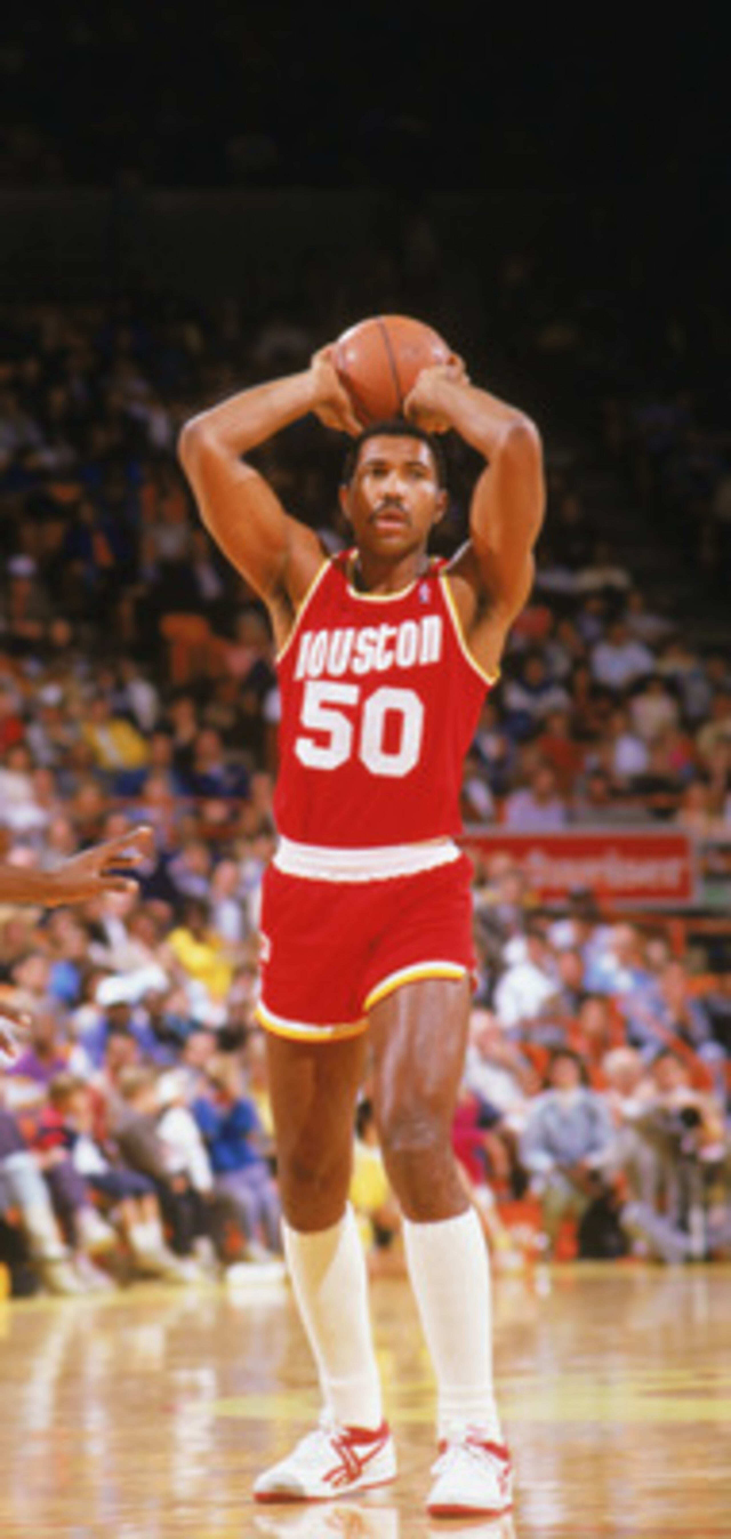 INGLEWOOD -1987: Robert Reid #50 of the Houston Rockets looks to make a pass during a game in the1987-88 season against the Los Angeles Lakers at the Forum in Inglewood, California. NOTE TO USER: User expressly acknowledges and agrees that, by downloadin INGLEWOOD -1987: Robert Reid #50 of the Houston Rockets looks to make a pass during a game in the1987-88 season against the Los Angeles Lakers at the Forum in Inglewood, California. NOTE TO USER: User expressly acknowledges and agrees that, by downloadin