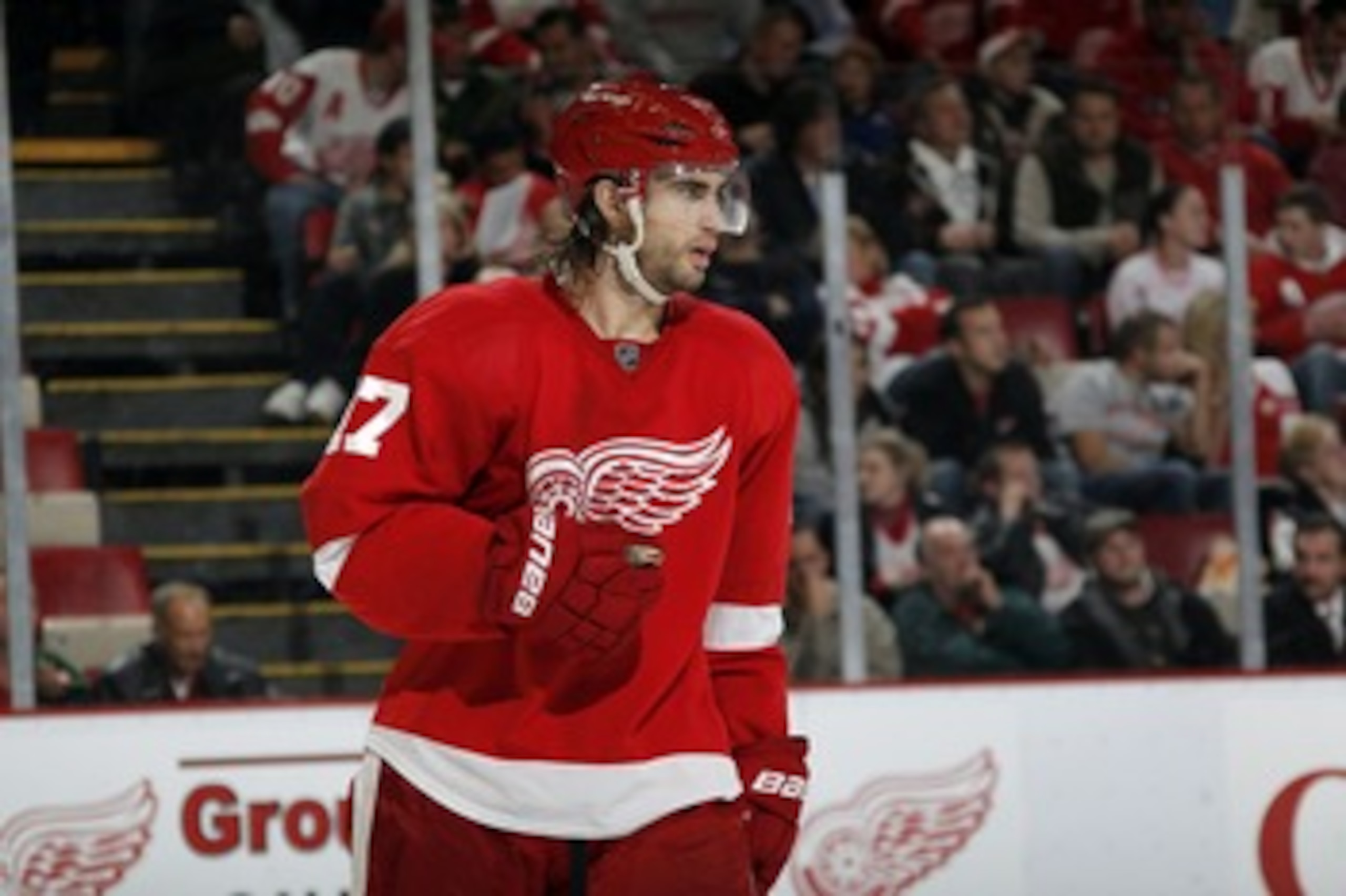 DETROIT - OCTOBER 21:  Patrick Eaves #17 of the Detroit Red Wings skates during a game against the Calgary Flames on October 21, 2010 at the Joe Louis Arena in Detroit, Michigan.  (Photo by Gregory Shamus/Getty Images)