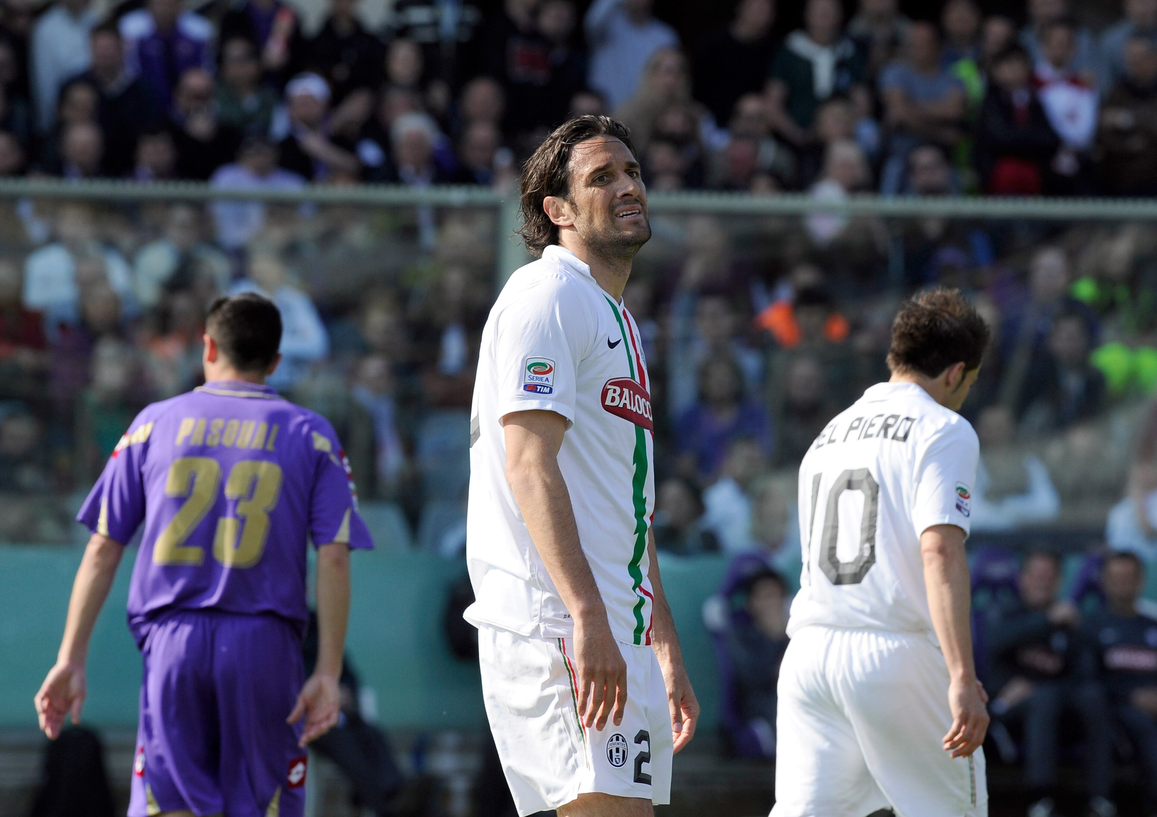 FLORENCE, ITALY - APRIL 17:  Luca Toni of Juventus FC looks dejected during the Serie A match between ACF Fiorentina and Juventus FC at Stadio Artemio Franchi on April 17, 2011 in Florence, Italy.  (Photo by Claudio Villa/Getty Images)