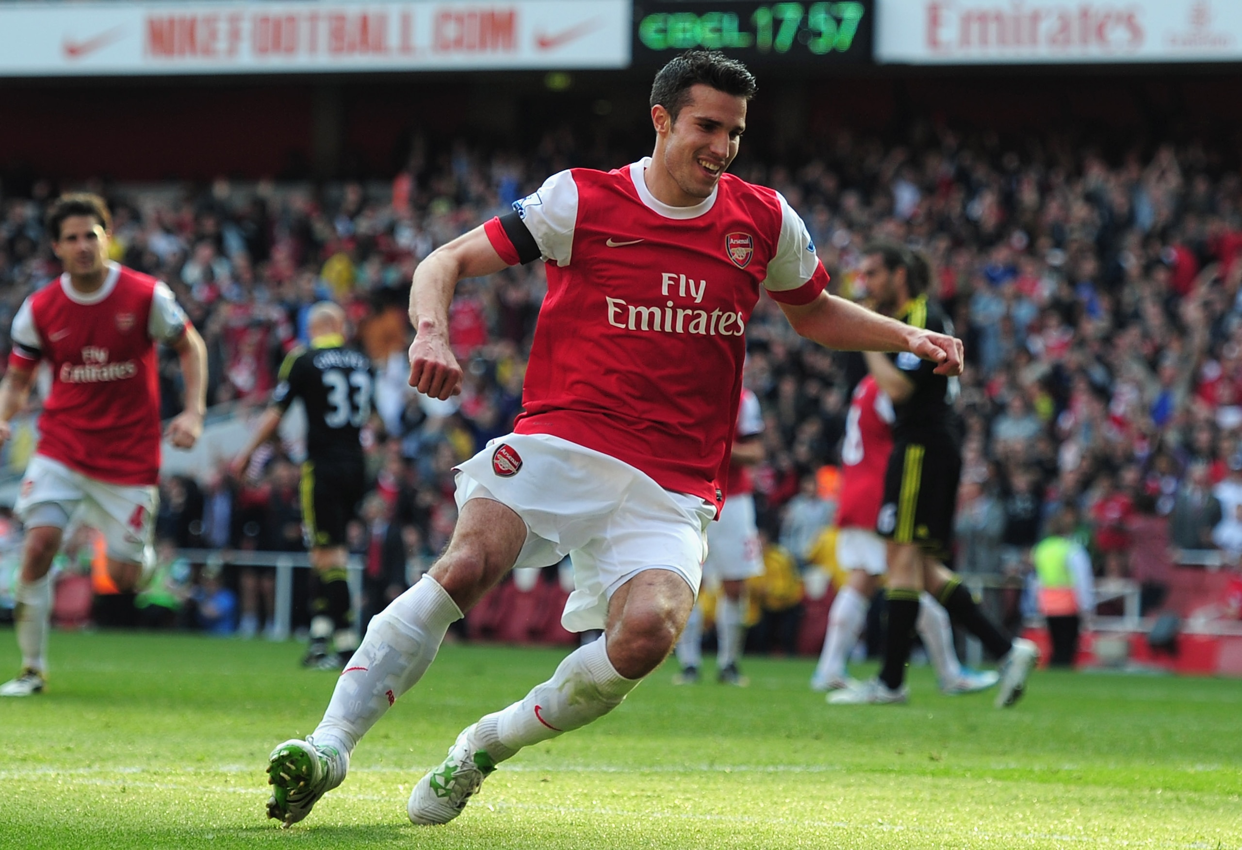 LONDON, ENGLAND - APRIL 17:  Robin van Persie of Arsenal celebrates scoring a penalty kick during the Barclays Premier League match between Arsenal and Liverpool at the Emirates Stadium on April 17, 2011 in London, England.  (Photo by Shaun Botterill/Gett