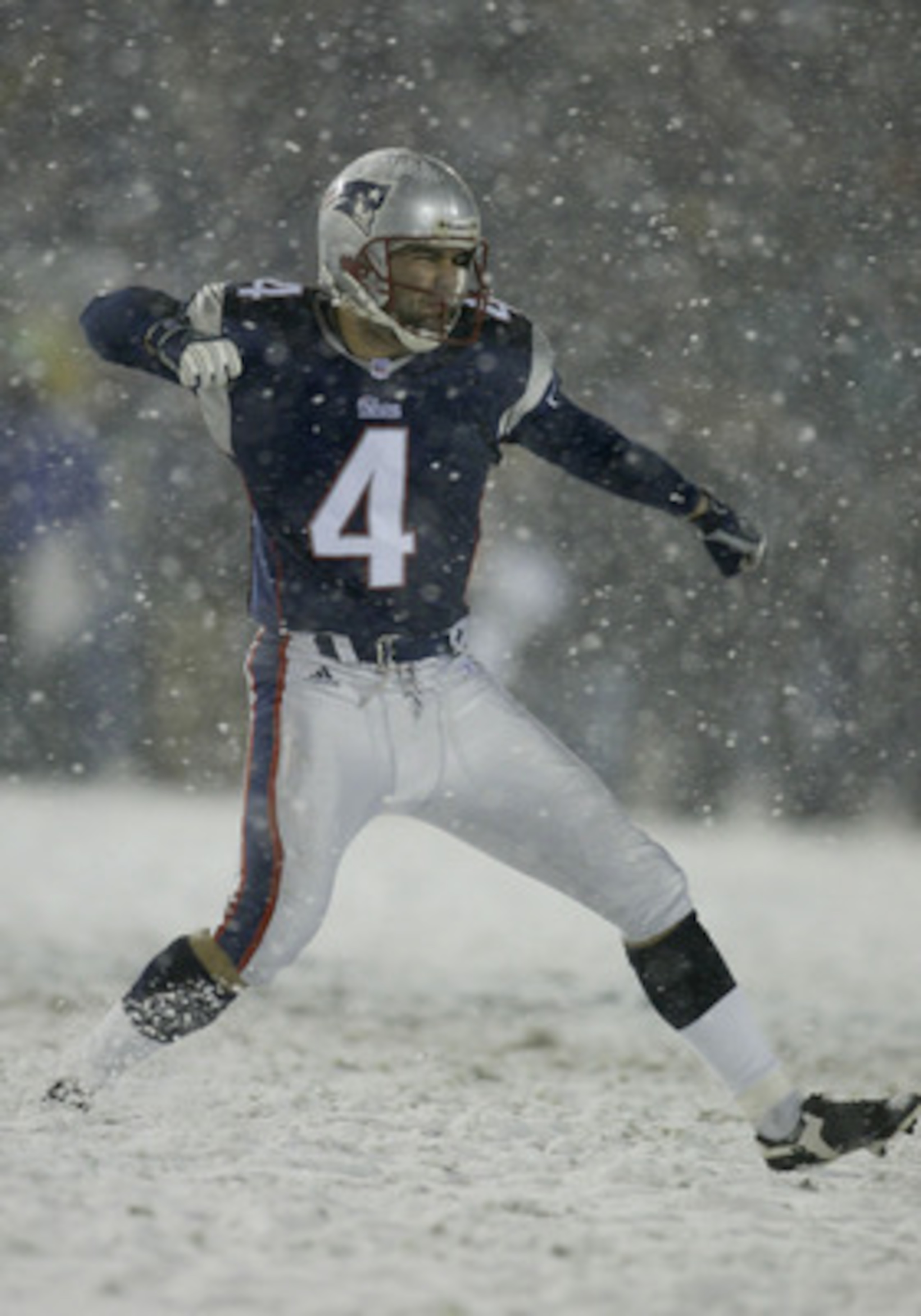 19 Jan 2001:  Kicker Adam Vinatieri of the New England Patriots ties the game in the closing seconds against the Oakland Raiders forcing overtime at Foxboro Stadium in Foxboro, Massachusetts.The Patriots won 16-13.  Digital image. Mandatory Credit: Al Bel