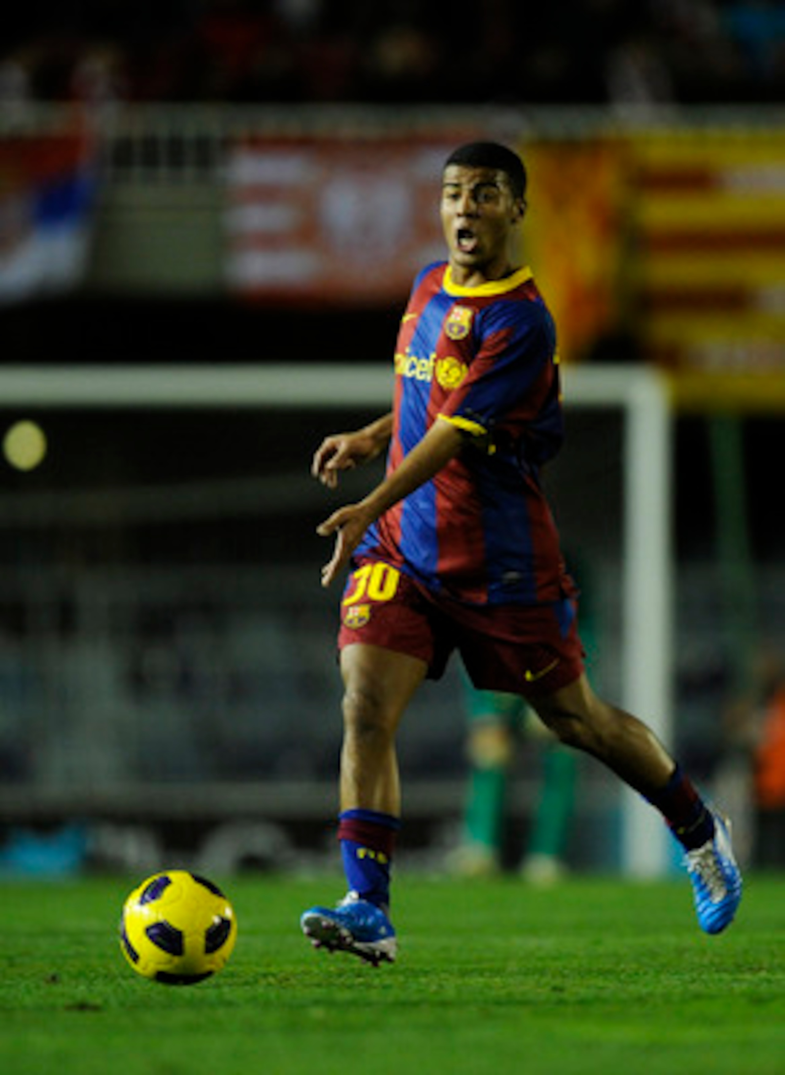 BARCELONA, SPAIN - JANUARY 08:  Rafa Alcantara of FC Barcelona B runs with the ball during the La Liga Adelante match between FC Barcelona B and Girona at Mini Estadi on January 8, 2011 in Barcelona, Spain.  (Photo by David Ramos/Getty Images)