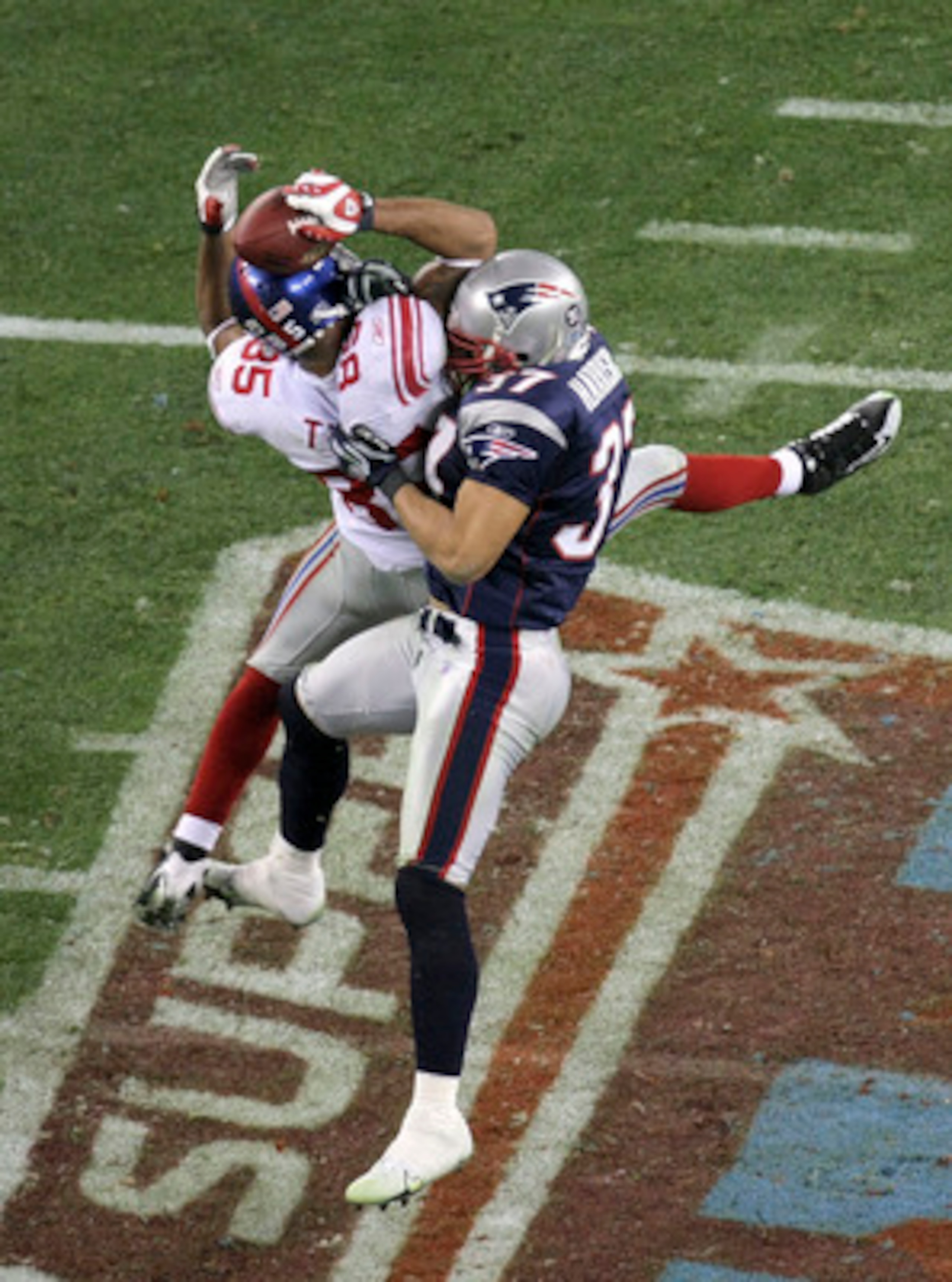 GLENDALE, AZ - FEBRUARY 03:  David Tyree #85 of the New York Giants catches a 32-yard pass from Eli Manning #10 as Rodney Harrison #37 of the New England Patriots attempts to knock it out in the fourth quarter of Super Bowl XLII on February 3, 2008 at the