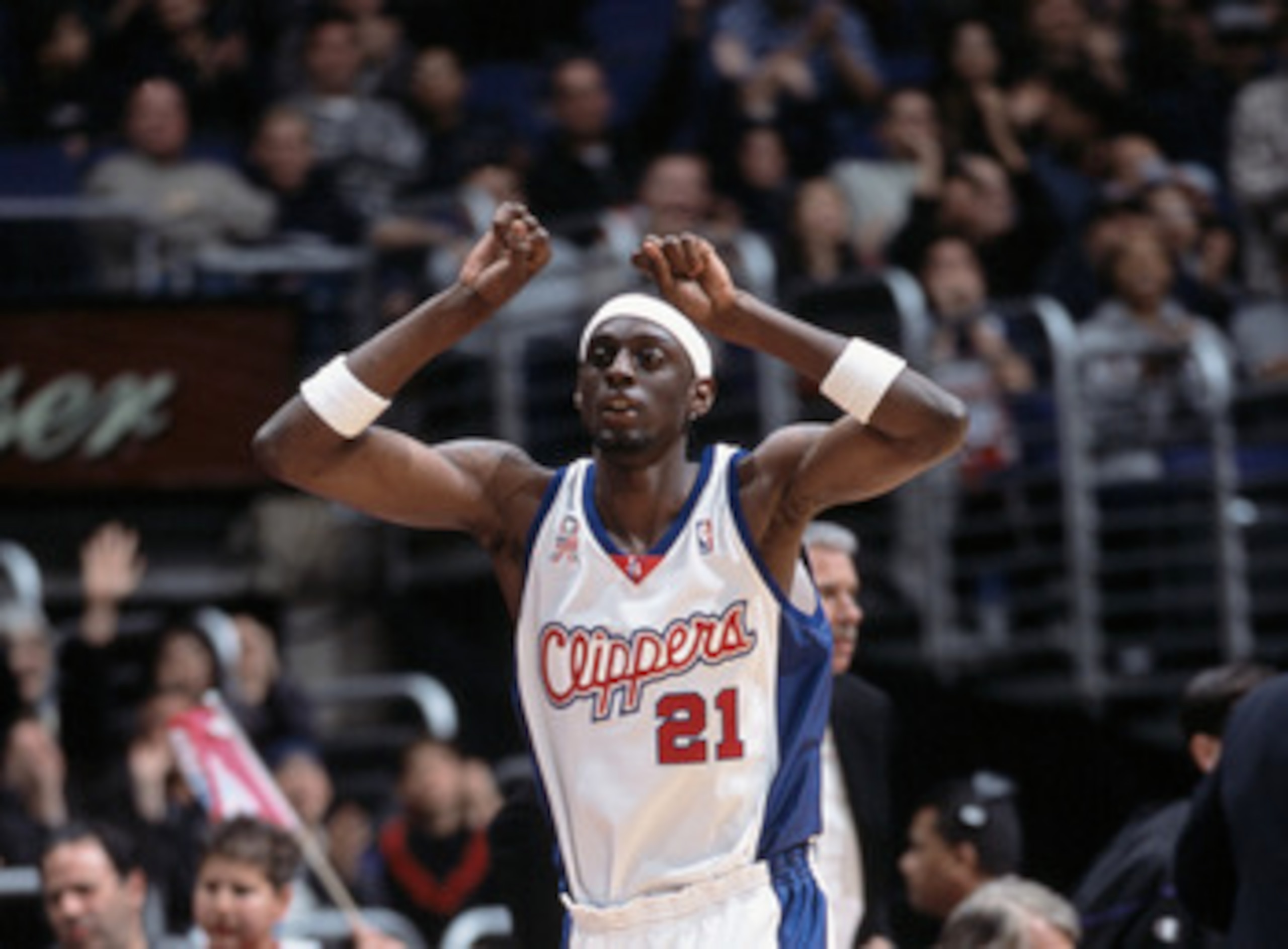 30 Mar 2002:  Darius Miles #21 of the Los Angeles Clippers jogs down the court during the game against the Utah Jazz at the STAPLES Center in Los Angeles, California. The Jazz defeated the Clippers 105-92. NOTE TO USER:  User expressly acknowledges and ag