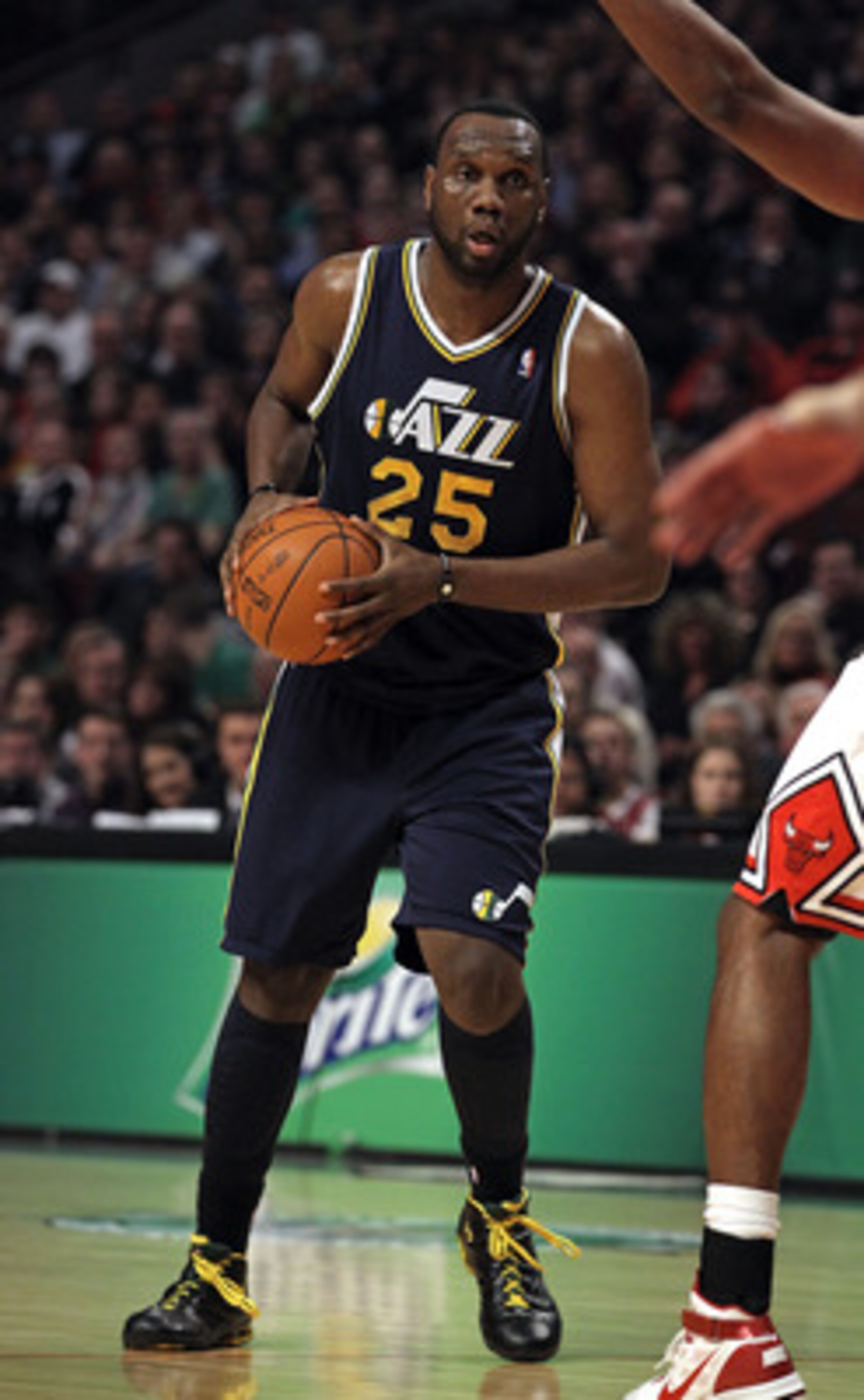 CHICAGO, IL - MARCH 12: Al Jefferson #25 of the Utah Jazz looks to against the Chicago Bulls at the United Center on March 12, 2011 in Chicago, Illinois. The Bulls defeated the Jazz 118-100. NOTE TO USER: User expressly acknowledges and agrees that, by do CHICAGO, IL - MARCH 12: Al Jefferson #25 of the Utah Jazz looks to against the Chicago Bulls at the United Center on March 12, 2011 in Chicago, Illinois. The Bulls defeated the Jazz 118-100. NOTE TO USER: User expressly acknowledges and agrees that, by do