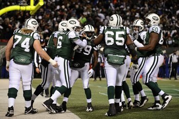 EAST RUTHERFORD, NJ - JANUARY 03:  Jerricho Cotchery #89 of the New York Jets celebrates his touchdown with teammates in the second quarter of the game against the Cincinnati Bengals at Giants Stadium on January 3, 2010 in East Rutherford, New Jersey.  Th