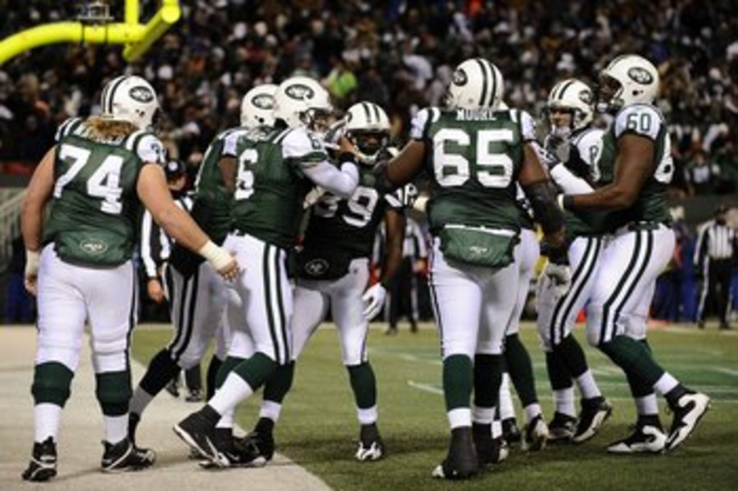 EAST RUTHERFORD, NJ - JANUARY 03:  Jerricho Cotchery #89 of the New York Jets celebrates his touchdown with teammates in the second quarter of the game against the Cincinnati Bengals at Giants Stadium on January 3, 2010 in East Rutherford, New Jersey.  Th