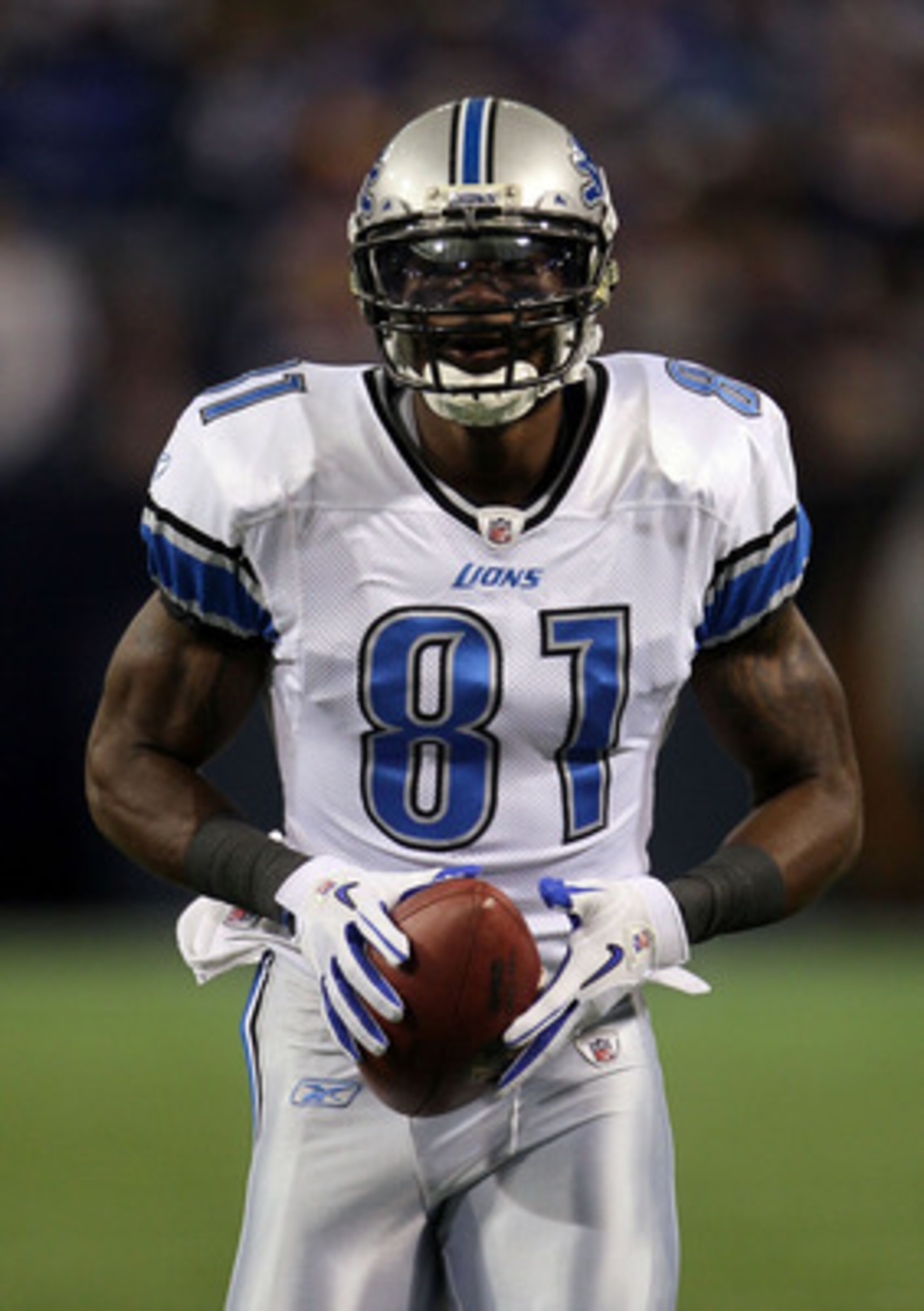 MINNEAPOLIS - SEPTEMBER 26:  Wide receiver Calvin Johnson #81 of the Detroit Lions warms up prior to the start of the game against the Minnesota Vikings at Mall of America Field on September 26, 2010 in Minneapolis, Minnesota.  (Photo by Jeff Gross/Getty