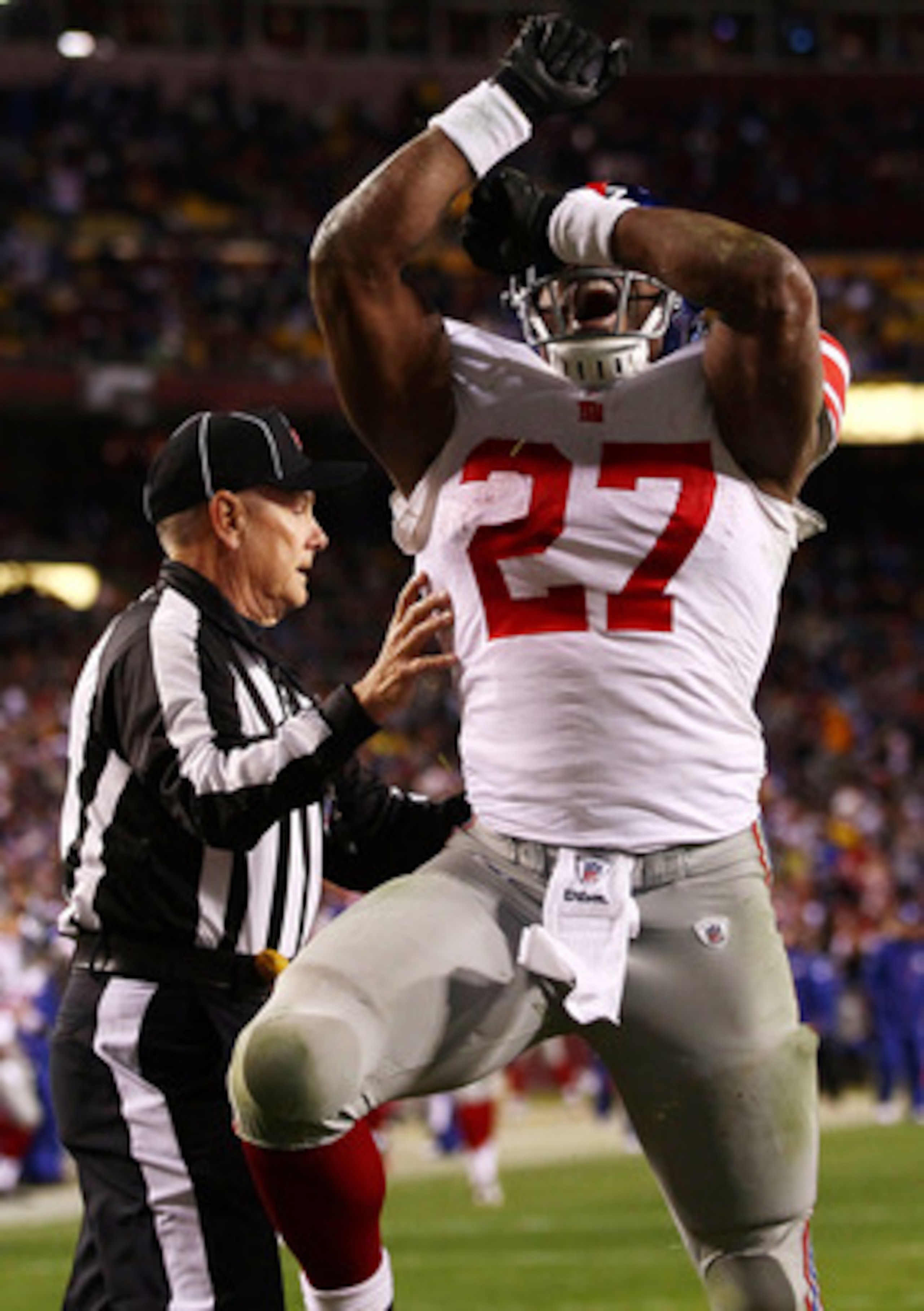 LANDOVER, MD - JANUARY 02:  Brandon Jacobs #27 of the New York Giants celebrates after scoring a touchdown against the Washington Redskins during their game at FedEx Field on January 2, 2011 in Landover, Maryland. The Giants won the game 17-14.  (Photo by