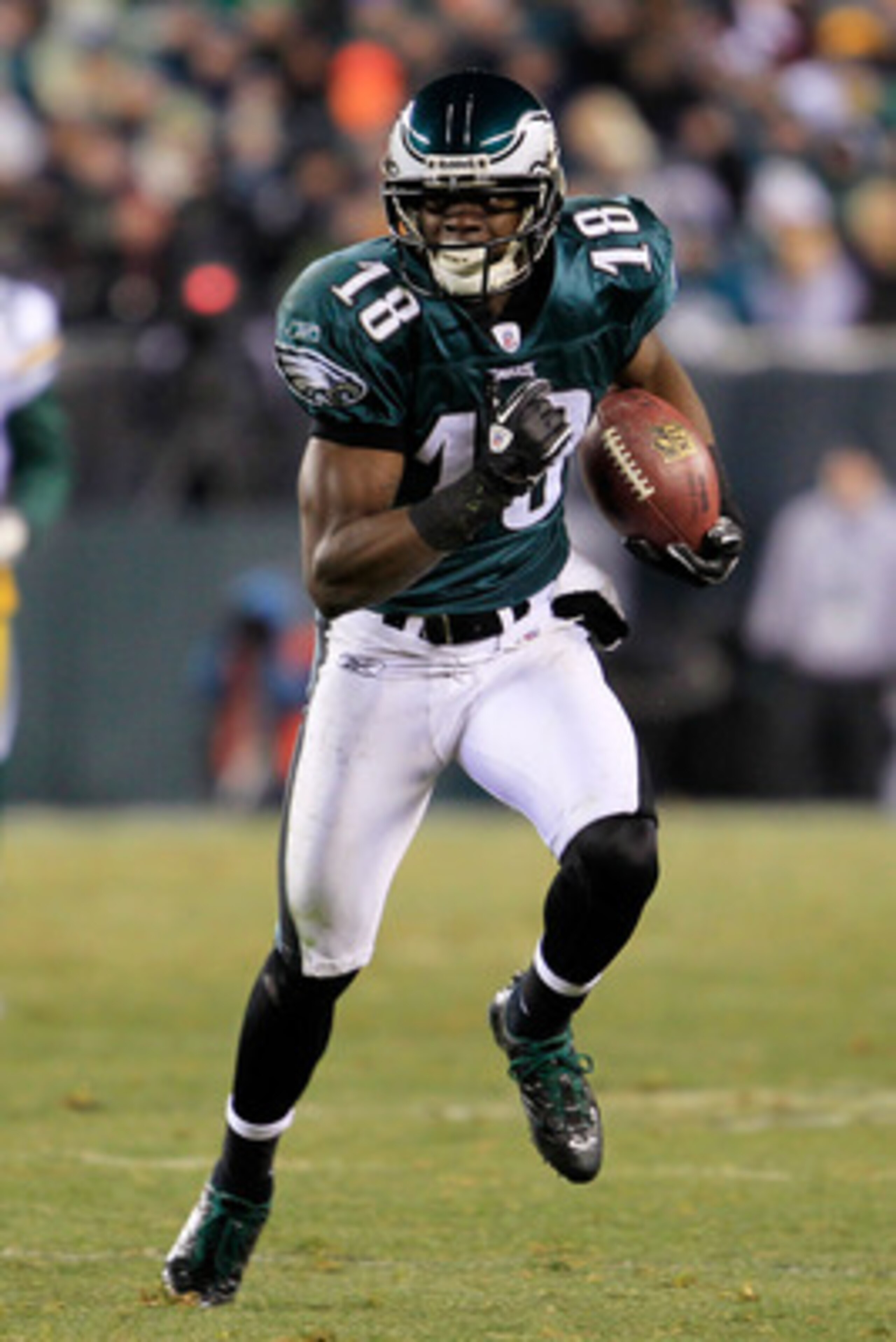 PHILADELPHIA, PA - JANUARY 09: Jeremy Maclin #18 of the Philadelphia Eagles runs down field against the Green Bay Packers during the 2011 NFC wild card playoff game at Lincoln Financial Field on January 9, 2011 in Philadelphia, Pennsylvania. (Photo by C PHILADELPHIA, PA - JANUARY 09: Jeremy Maclin #18 of the Philadelphia Eagles runs down field against the Green Bay Packers during the 2011 NFC wild card playoff game at Lincoln Financial Field on January 9, 2011 in Philadelphia, Pennsylvania. (Photo by C