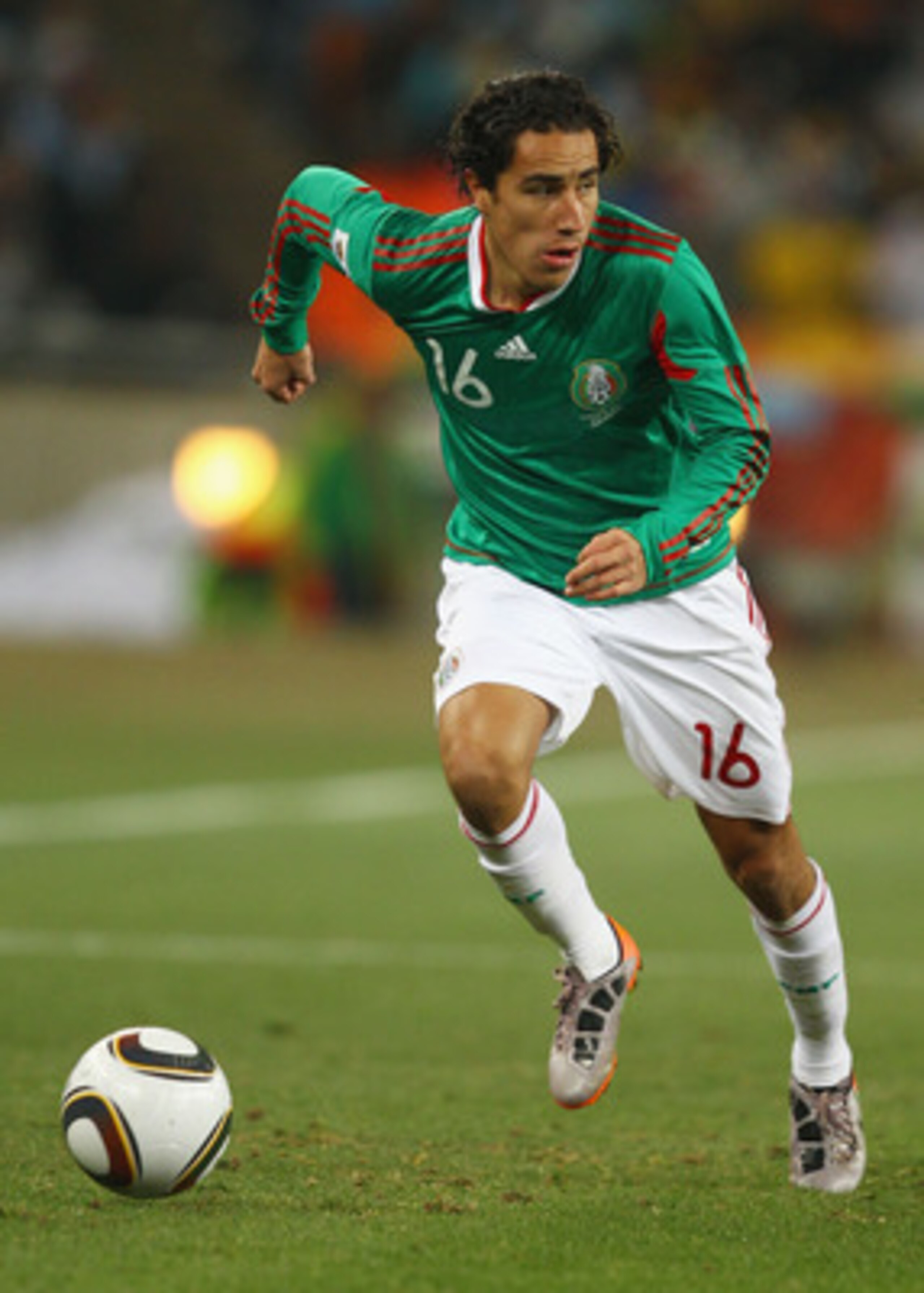 JOHANNESBURG, SOUTH AFRICA - JUNE 27:  Efrain Juarez of Mexico in action during the 2010 FIFA World Cup South Africa Round of Sixteen match between Argentina and Mexico at Soccer City Stadium on June 27, 2010 in Johannesburg, South Africa.  (Photo by Rich