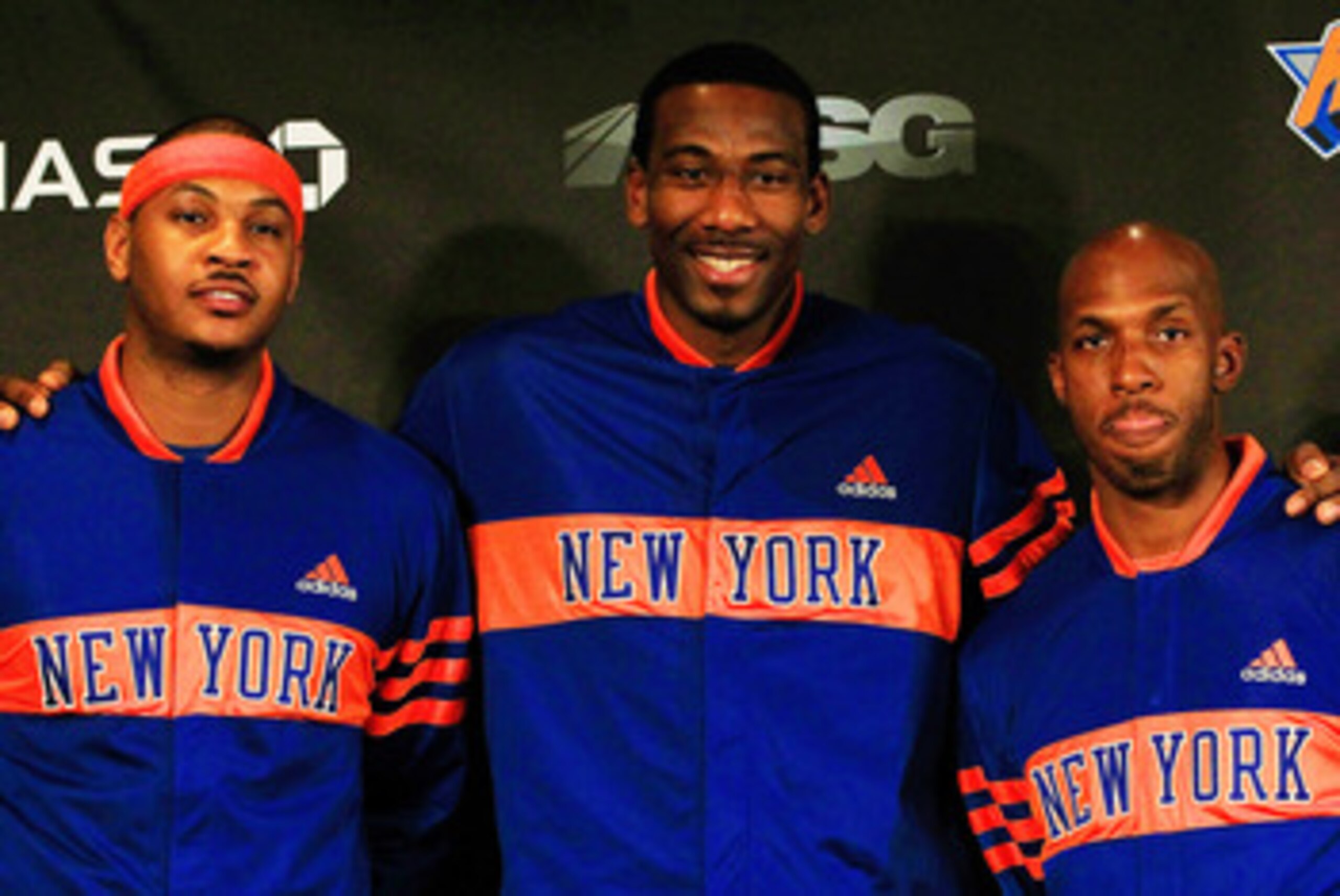 NEW YORK, NY - FEBRUARY 23:  Amar'e Stoudemire (C) of the New York Knicks introduces new players Carmelo Anthony (L) and Chauncy Billups (R) at a press conference at Madison Square Garden on February 23, 2011 in New York City. NOTE TO USER: User expressly