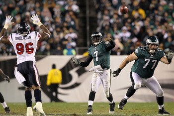 PHILADELPHIA, PA - DECEMBER 02:  Quarterback Michael Vick #7 of the Philadelphia Eagles passes the ball behind the blocking of Mike McGlynn #77 against the Houston Texans at Lincoln Financial Field on December 2, 2010 in Philadelphia, Pennsylvania.  (Phot