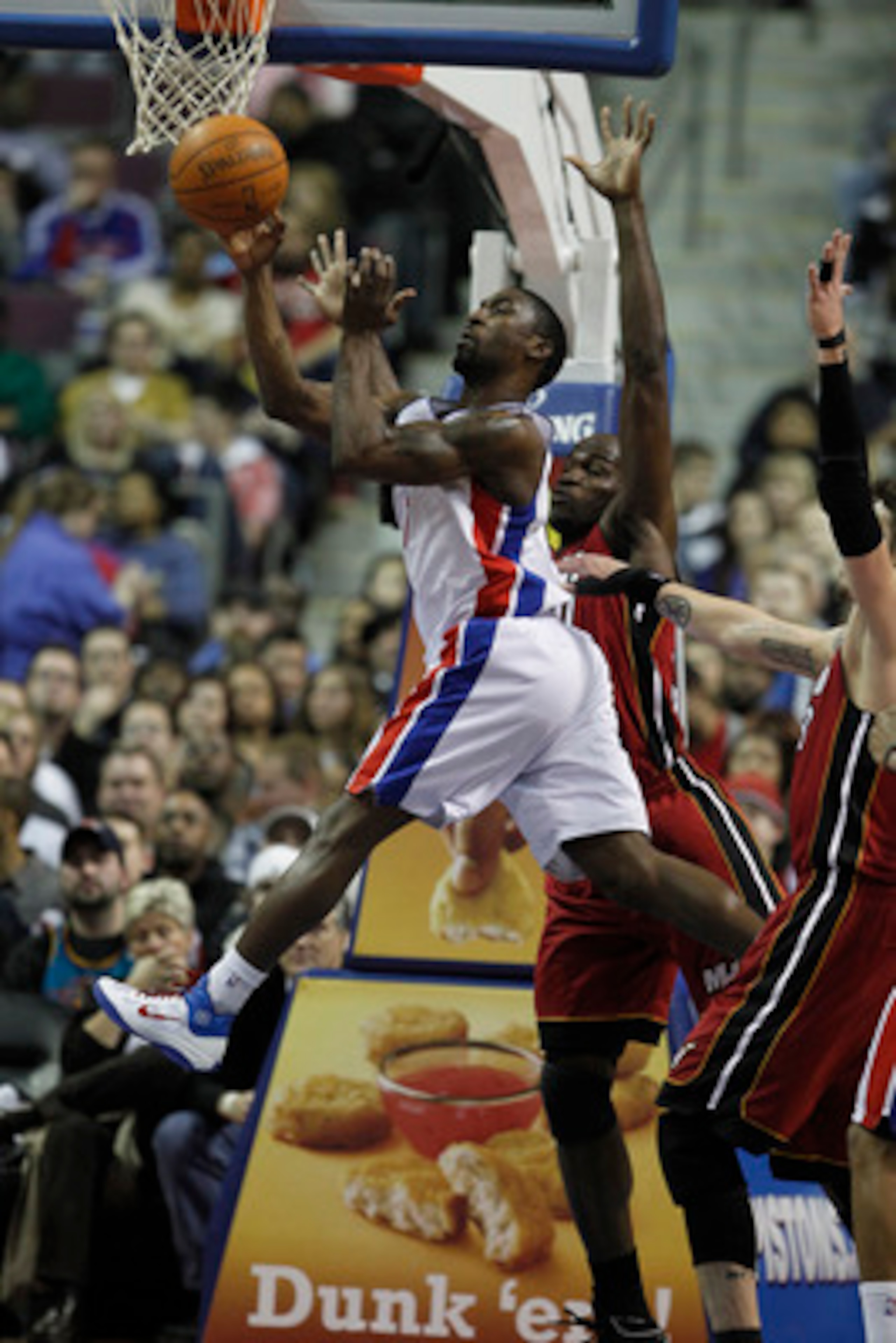 AUBURN HILLS, MI - FEBRUARY 11:  Ben Gordon #7 of the Detroit Pistons looks to pass around Mike Miller #13 of the Miami Heat at The Palace of Auburn Hills on February 11, 2011 in Auburn Hills, Michigan. Miami won the game 106-92.  (Photo by Gregory Shamus