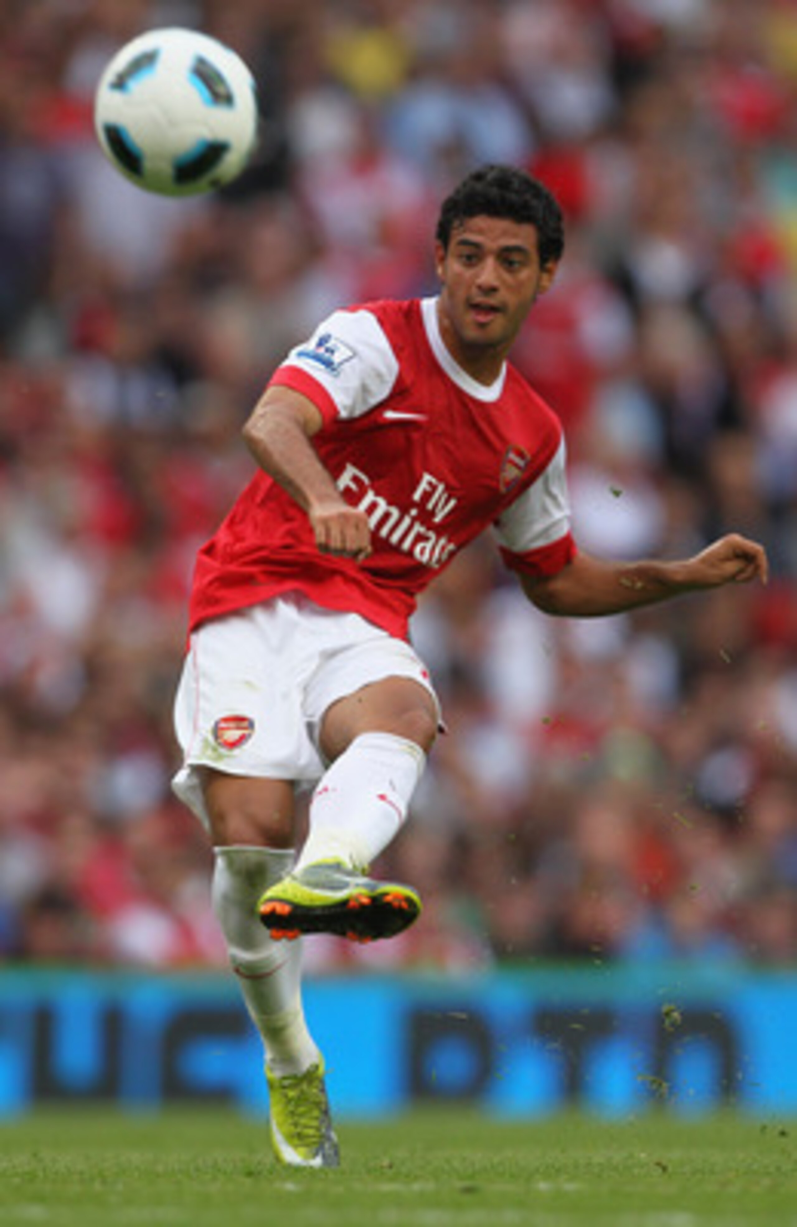 LONDON, ENGLAND - AUGUST 21:  Carlos Vela of Arsenal in action during the Barclays Premier League match between Arsenal and Blackpool at The Emirates Stadium on August 21, 2010 in London, England.  (Photo by Clive Rose/Getty Images)