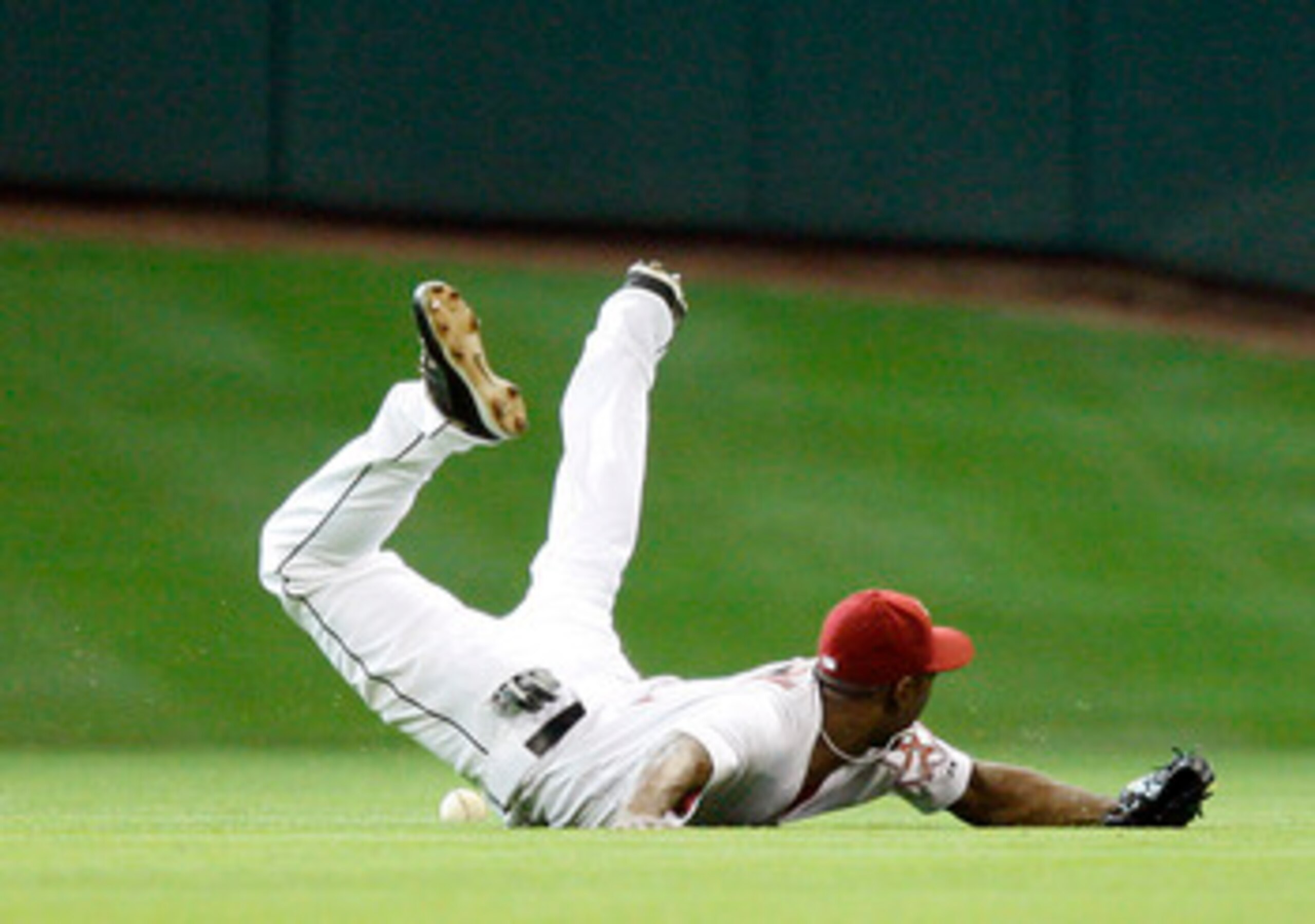 HOUSTON - MAY 11: Center fielder Michael Bourn #21 of the Houston Astros comes up short after diving for a ball against the Cincinnati Reds at Minute Maid Park on May 11, 2011 in Houston, Texas. (Photo by Bob Levey/Getty Images) HOUSTON - MAY 11: Center fielder Michael Bourn #21 of the Houston Astros comes up short after diving for a ball against the Cincinnati Reds at Minute Maid Park on May 11, 2011 in Houston, Texas. (Photo by Bob Levey/Getty Images)