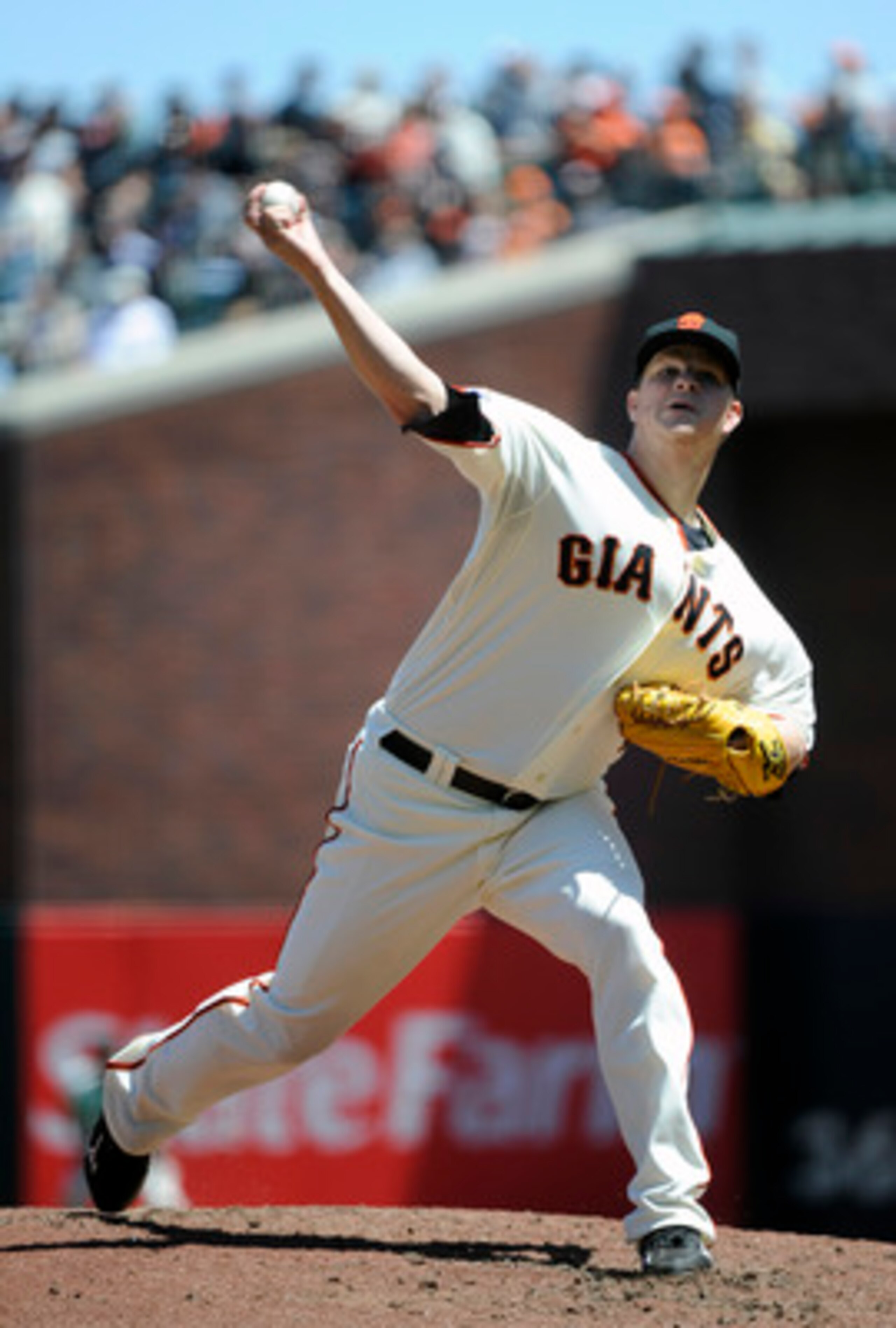 SAN FRANCISCO, CA - MAY 12: Matt Cain #18 of the San Francisco Giants pitches against the Arizona Diamondbacks during a MLB baseball game at AT&T Park May 12, 2011 in San Francisco, California. (Photo by Thearon W. Henderson/Getty Images)