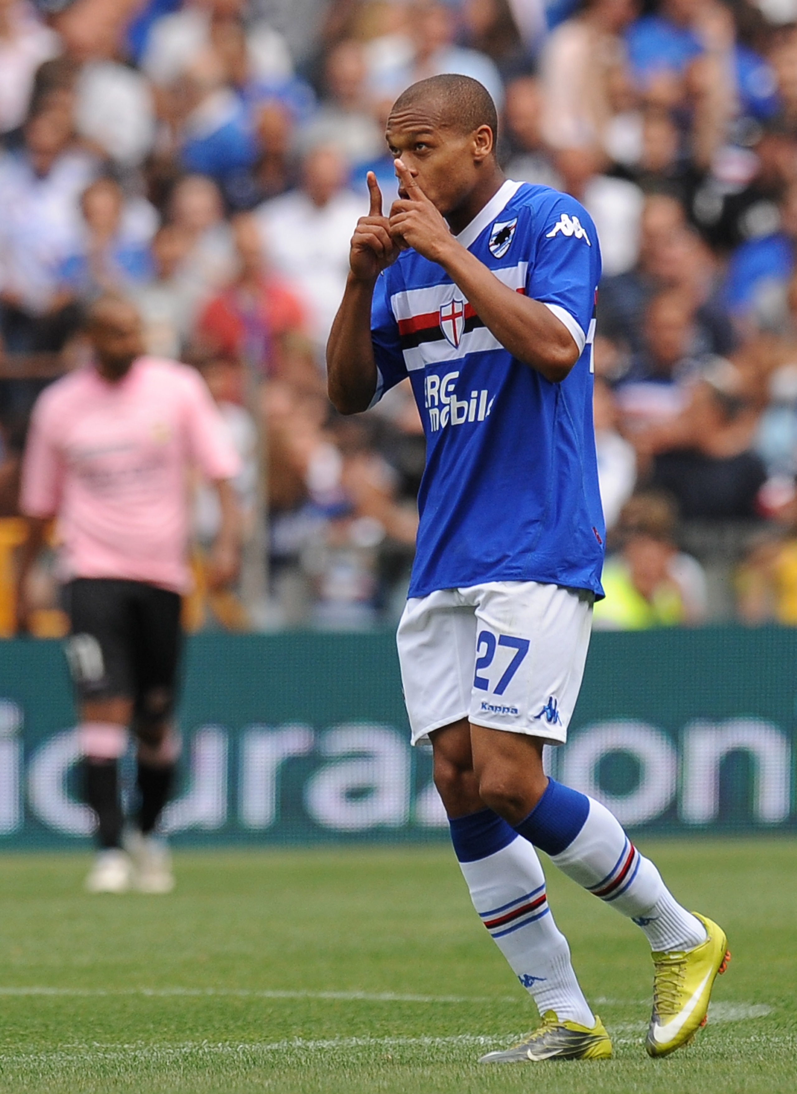 GENOA, ITALY - MAY 15:  Jonathan Biabiany of Sampdoria celebrates after scoring the equalizing goal during the Serie A match between UC Sampdoria and US Citta di Palermo at Stadio Luigi Ferraris on May 15, 2011 in Genoa, Italy.  (Photo by Tullio M. Puglia