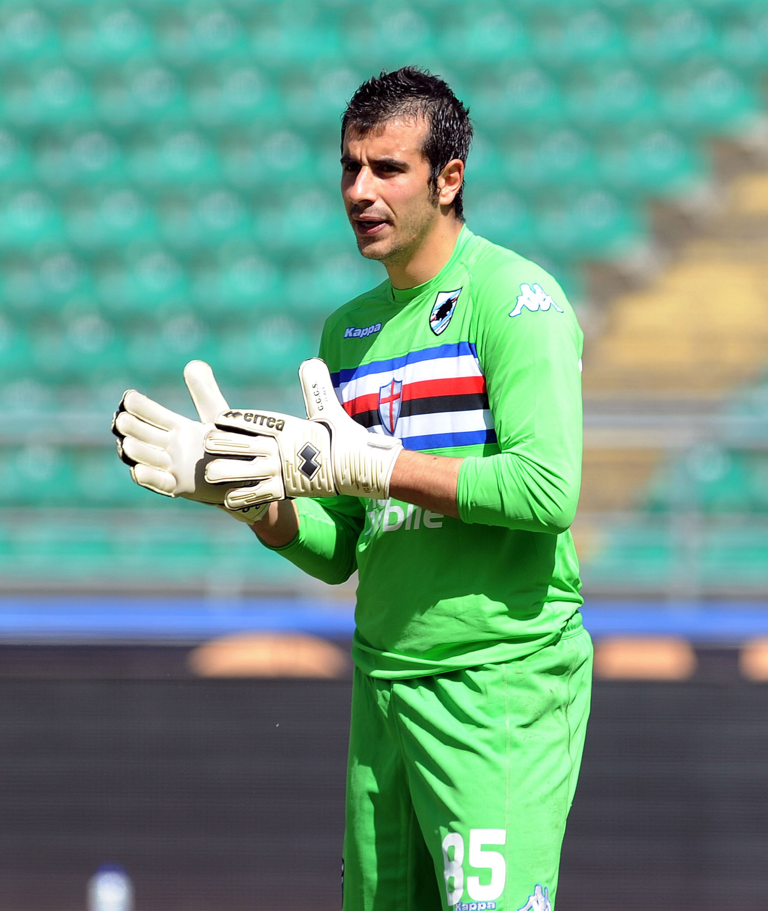 BARI, ITALY - APRIL 23:  Gianluca Curci of Sampdoria in action during the Serie A match between AS Bari and UC Sampdoria at Stadio San Nicola on April 23, 2011 in Bari, Italy.  (Photo by Giuseppe Bellini/Getty Images)