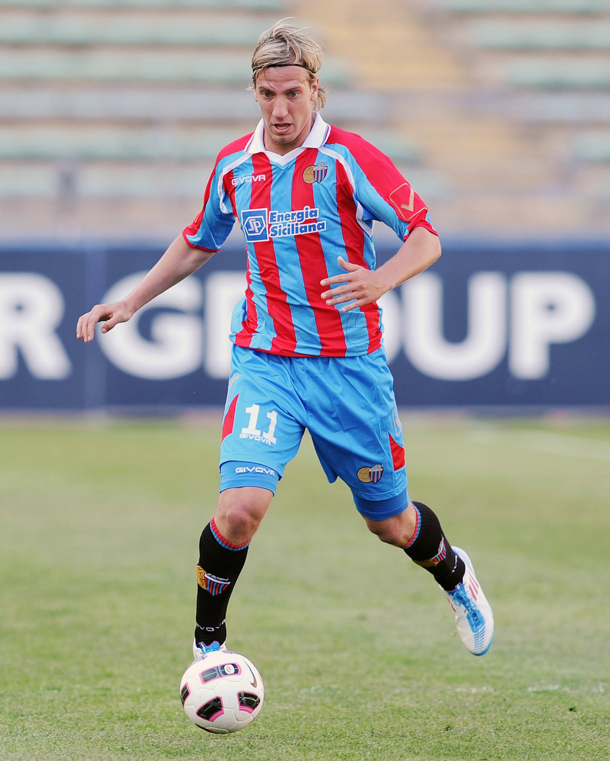 BARI, ITALY - APRIL 10:  Maxi Lopez of Catania in action during the Serie A match between AS Bari and Catania Calcio at Stadio San Nicola on April 10, 2011 in Bari, Italy.  (Photo by Giuseppe Bellini/Getty Images)