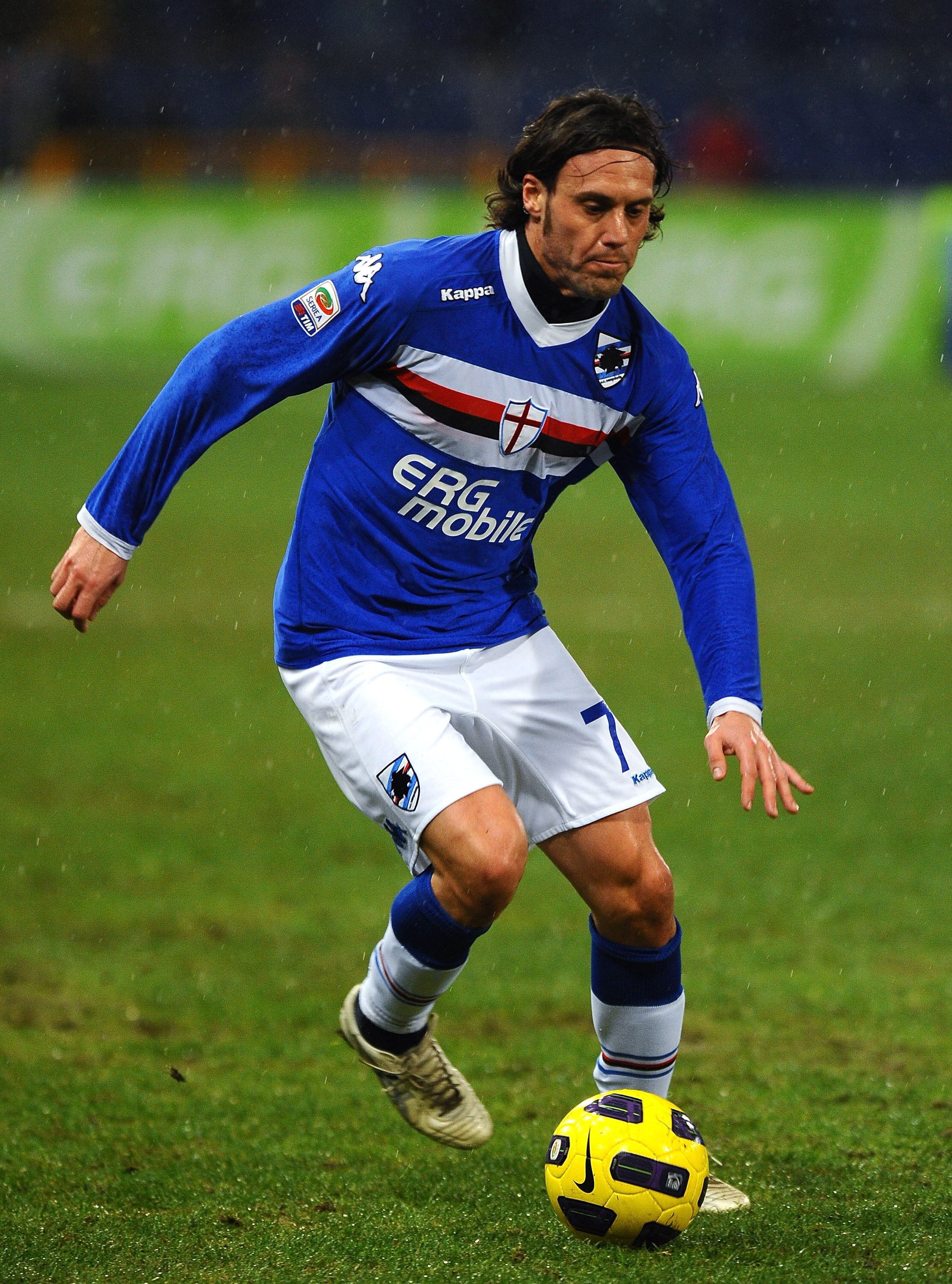 GENOA, ITALY - DECEMBER 05: Daniele Mannini of UC Sampdoria goes for the ball during the Serie A match between UC Sampdoria and AS Bari at Stadio Luigi Ferraris on December 5, 2010 in Genoa, Italy.  (Photo by Massimo Cebrelli/Getty Images)
