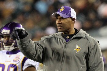PHILADELPHIA, PA - DECEMBER 28: Head coach Leslie Frazier of the Minnesota Vikings points on the field during play against the Philadelphia Eagles at Lincoln Financial Field on December 28, 2010 in Philadelphia, Pennsylvania. (Photo by Jim McIsaac/Getty I PHILADELPHIA, PA - DECEMBER 28: Head coach Leslie Frazier of the Minnesota Vikings points on the field during play against the Philadelphia Eagles at Lincoln Financial Field on December 28, 2010 in Philadelphia, Pennsylvania. (Photo by Jim McIsaac/Getty I