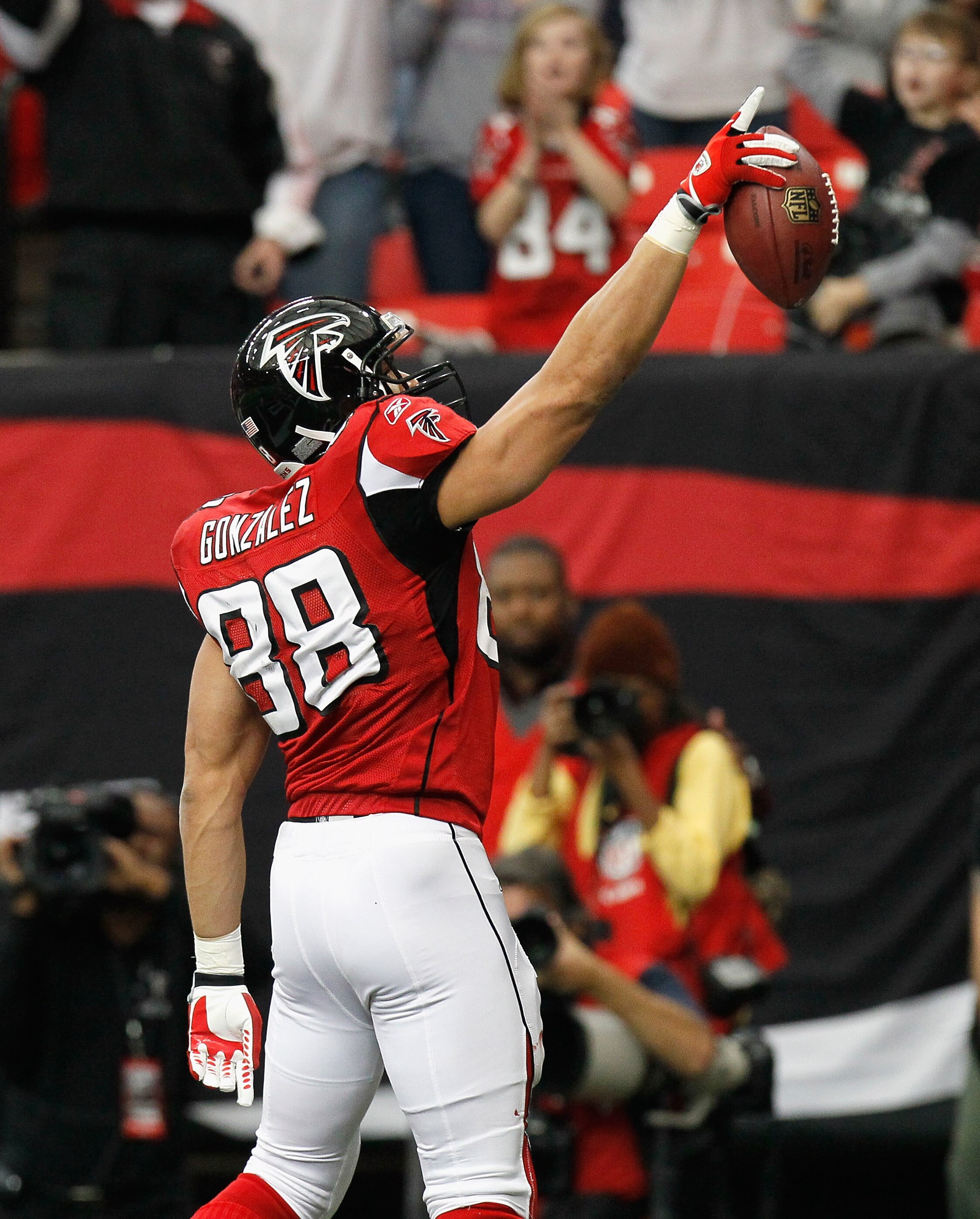 ATLANTA, GA - JANUARY 02:  Tony Gonzalez #88 of the Atlanta Falcons reacts after scoring a touchdown against the Carolina Panthers at Georgia Dome on January 2, 2011 in Atlanta, Georgia.  (Photo by Kevin C. Cox/Getty Images)