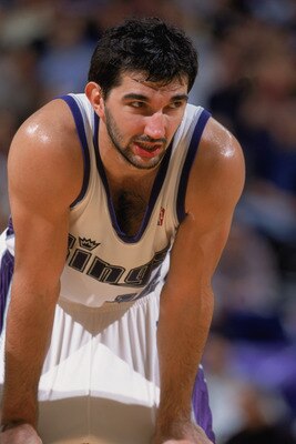 SACRAMENTO, CA - NOVEMBER 8:  Predrag Stojakovic #16 of the Sacramento Kings during the NBA game against the Memphis Grizzlies at Arco Arena on November 8, 2002 in Sacramento, California.  The Kings defeated the Grizzlies 99-91.  NOTE TO USER: User expres