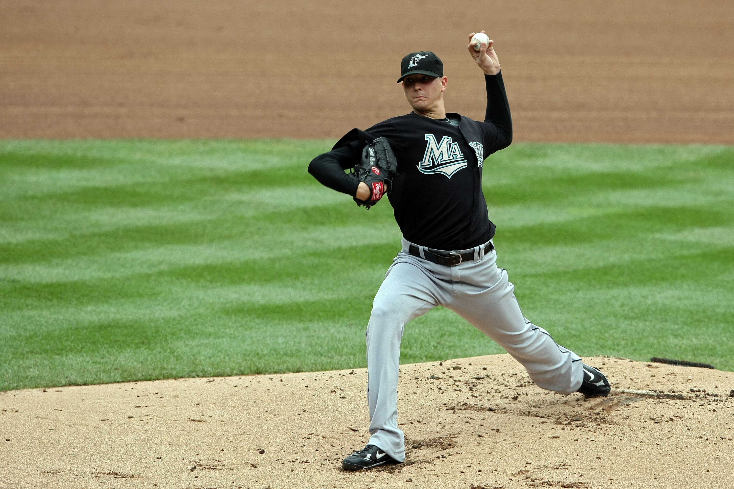 NEW YORK - SEPTEMBER 28:  Starting pitcher #34 Scott Olsen of the Florida Marlins pitches against the Bew York Mets during the last regular season baseball game ever played in Shea Stadium on September 28, 2008 in the Flushing neighborhood of the Queens b