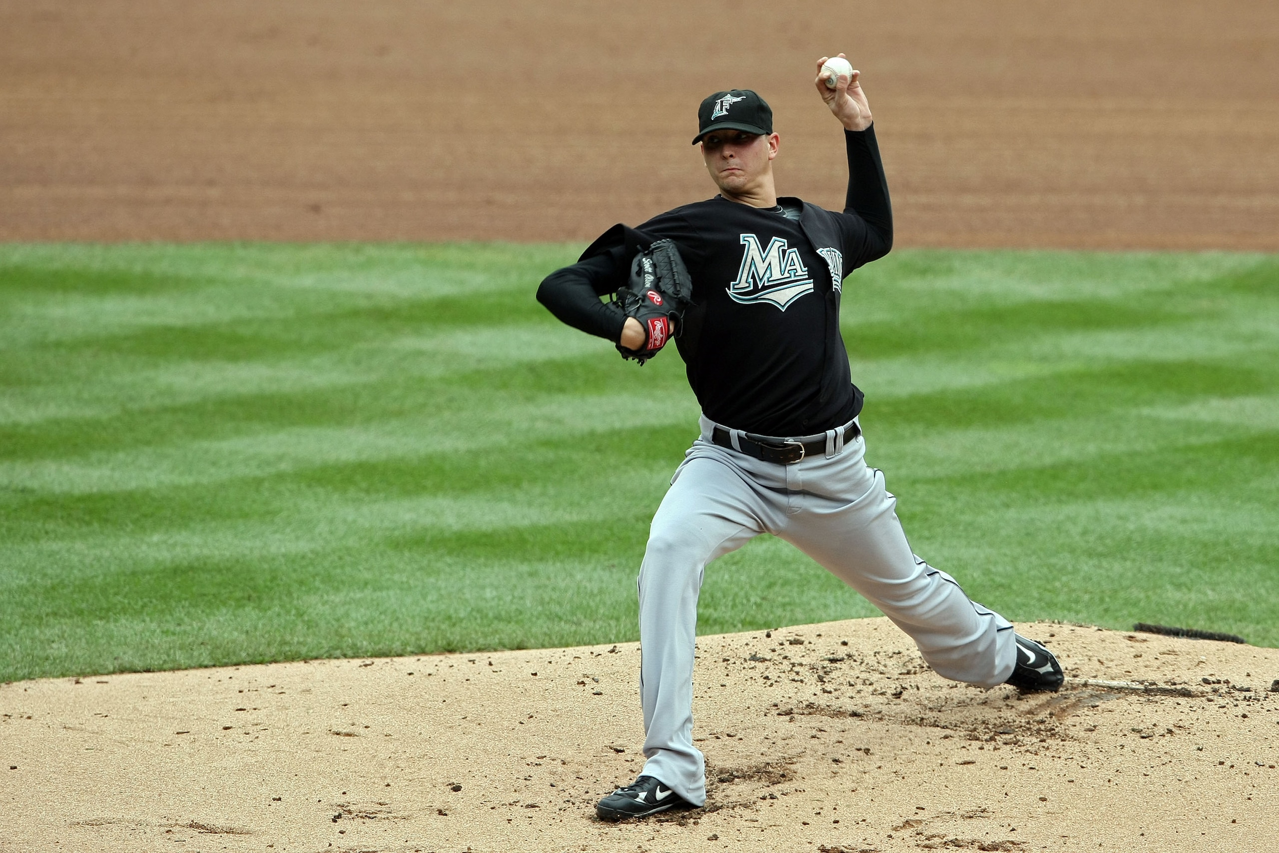NEW YORK - SEPTEMBER 28:  Starting pitcher #34 Scott Olsen of the Florida Marlins pitches against the Bew York Mets during the last regular season baseball game ever played in Shea Stadium on September 28, 2008 in the Flushing neighborhood of the Queens b