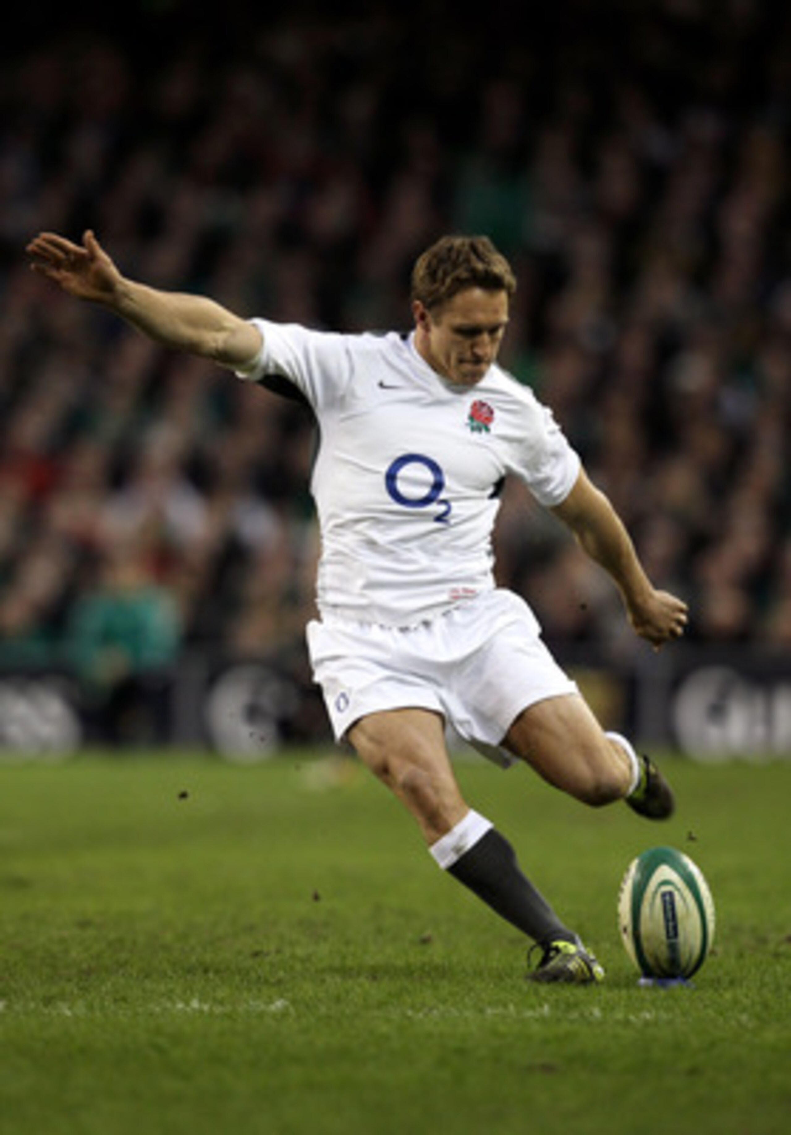 DUBLIN, IRELAND - MARCH 19:  Flyhalf Jonny Wilkinson of England kicks at goal during the RBS 6 Nations Championship match between Ireland and England at the Aviva Stadium on March 19, 2011 in Dublin, Ireland.  (Photo by David Rogers/Getty Images)