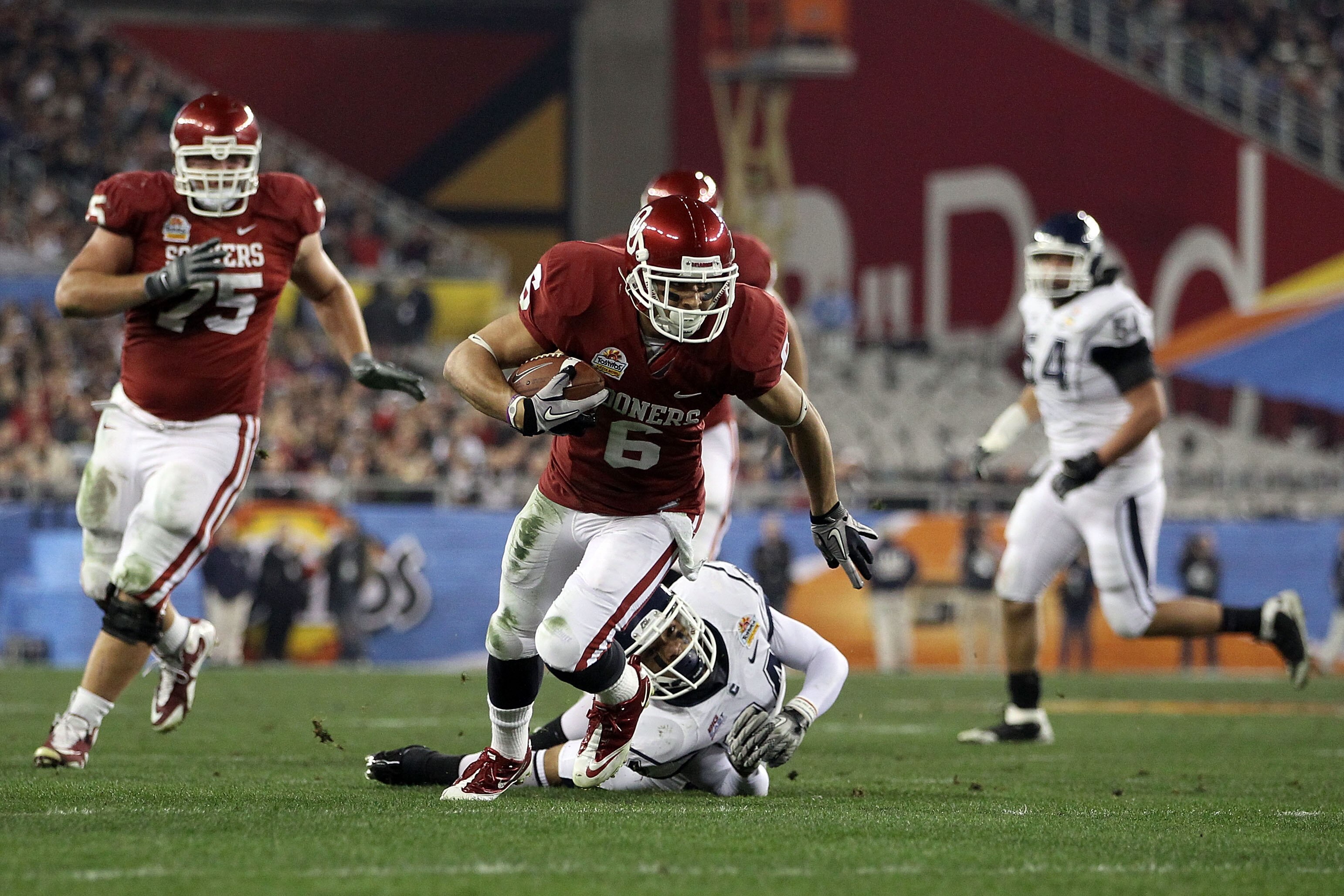 GLENDALE, AZ - JANUARY 01:  Cameron Kenney #6 of the Oklahoma Sooners runs after a catch against the Connecticut Huskies during the Tostitos Fiesta Bowl at the Universtity of Phoenix Stadium on January 1, 2011 in Glendale, Arizona.  (Photo by Christian Pe