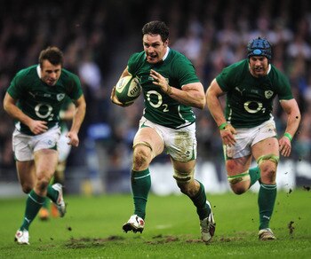 DUBLIN, IRELAND - MARCH 19:  David Wallace of Ireland breaks with the ball during the RBS 6 Nations match between Ireland and England at the Aviva Stadium March 19, 2011 in Dublin, Ireland  (Photo by Shaun Botterill/Getty Images)