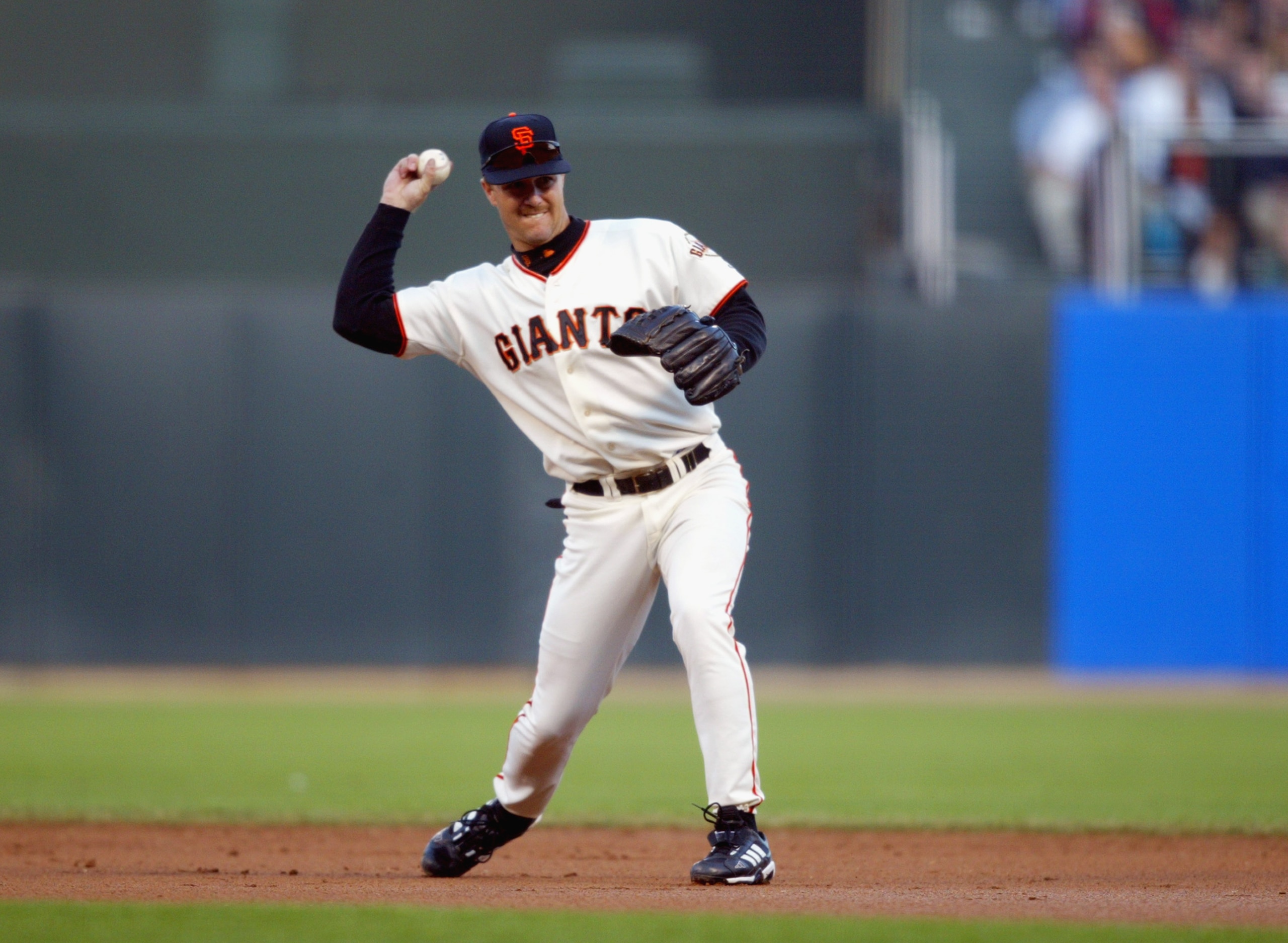 SAN FRANCISCO - OCTOBER 14:  Second baseman Jeff Kent #21 of the San Francisco Giants throws to first base during game five of the National League Championship Series against the St. Louis Cardinals on October 14, 2002 at Pacific Bell Park in San Francisc