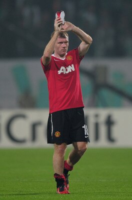 BURSA, TURKEY - NOVEMBER 02:  Paul Scholes of Manchester United acknowledges the crowd at the end of the UEFA Champions League Group C match between Bursapor Kulubu and Manchester United at the Bursa Ataturk Stadium on November 2, 2010 in Bursa, Turkey.  