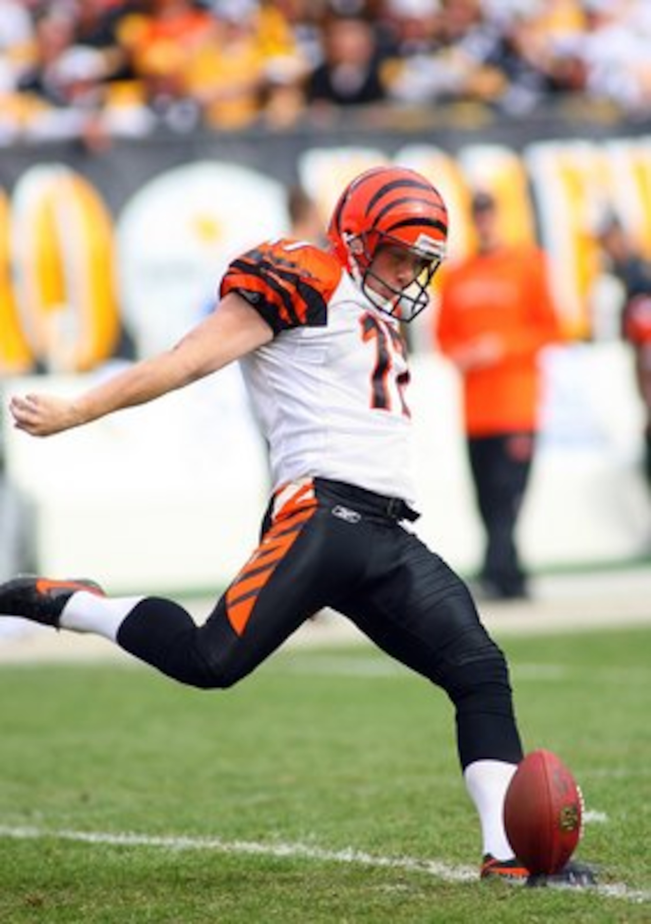 PITTSBURGH - NOVEMBER 15:  Place kicker Shayne Graham #17 of the Cincinnati Bengals moves to kick the ball on the kick-off during their game against the Pittsburgh Steelers at Heinz Field on November 15, 2009 in Pittsburgh, Pennsylvania. The Bengals defea