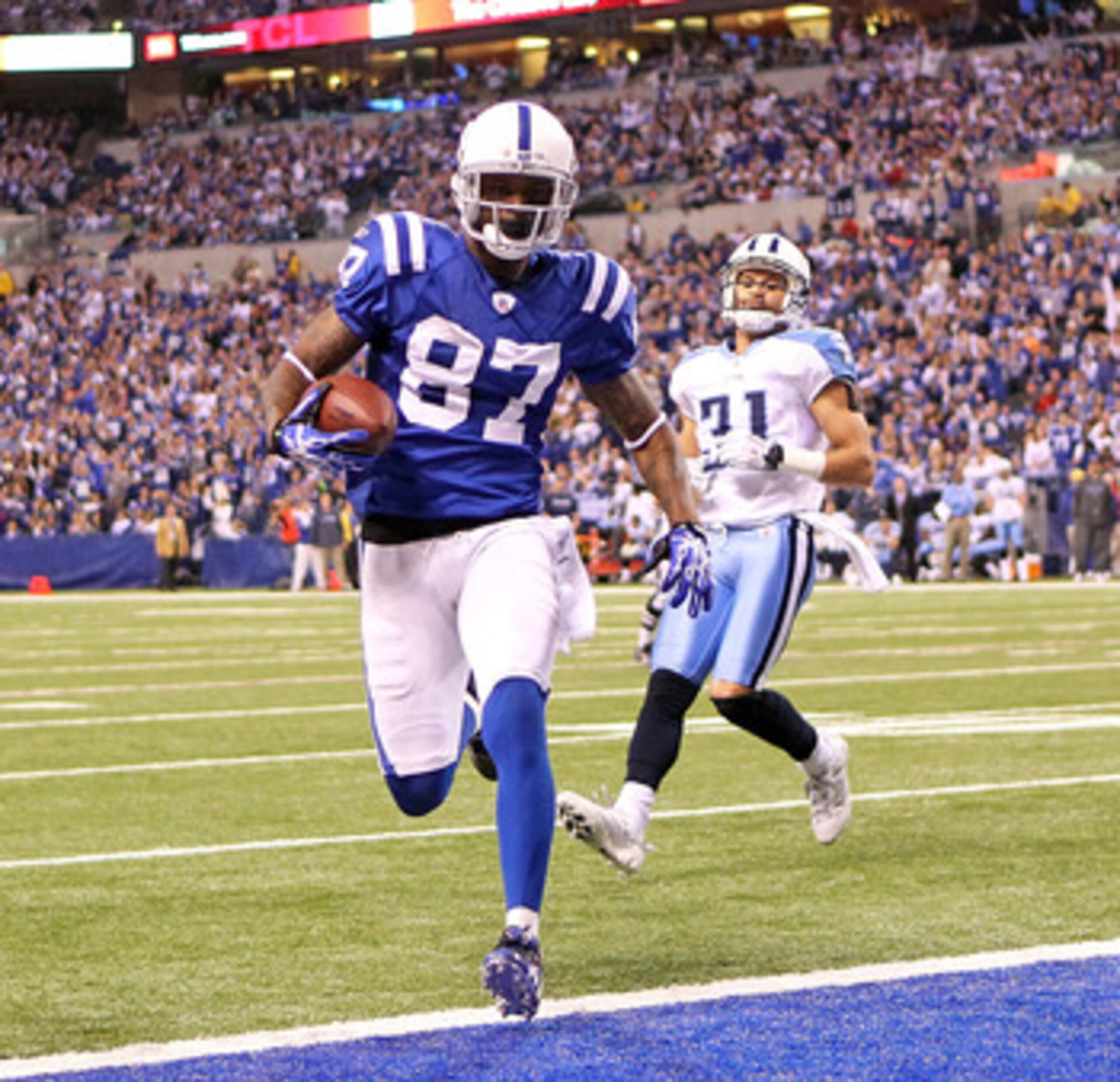 INDIANAPOLIS - JANUARY 02:  Reggie Wayne #87 of the Indianapolis Colts runs for a touchdown during NFL game against the Tennessee Titans at Lucas Oil Stadium on January 2, 2011 in Indianapolis, Indiana.  (Photo by Andy Lyons/Getty Images)