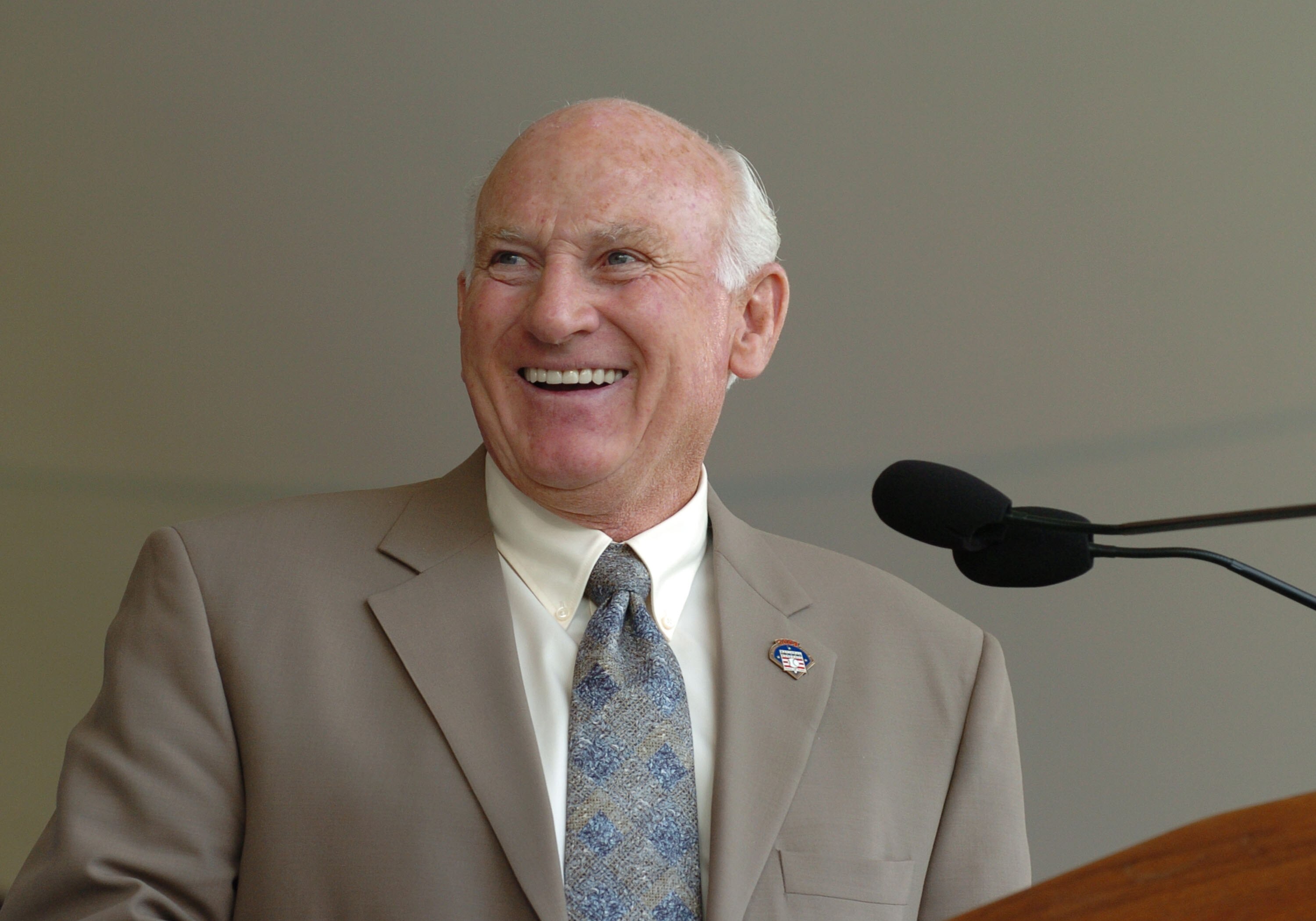 Slugger Harmon Killebrew accepts an award at  2004  Baseball Hall of Fame induction ceremonies  July 25, 2004 in Cooperstown, New York. (Photo by A. Messerschmidt/Getty Images) *** Local Caption ***