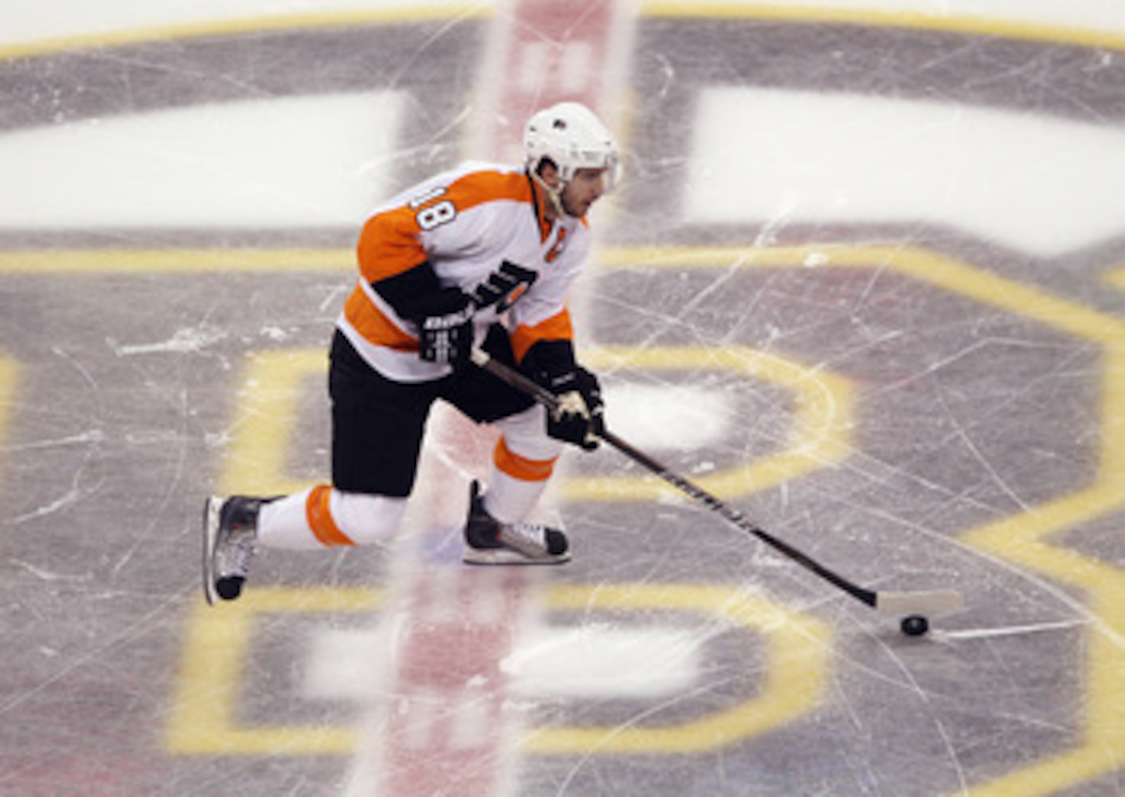 BOSTON, MA - MAY 06: Mike Richards #18 of the Philadelphia Flyers skates against the Boston Bruins in Game Four of the Eastern Conference Semifinals during the 2011 NHL Stanley Cup Playoffs at TD Garden on May 6, 2011 in Boston, Massachusetts. The Bruins 