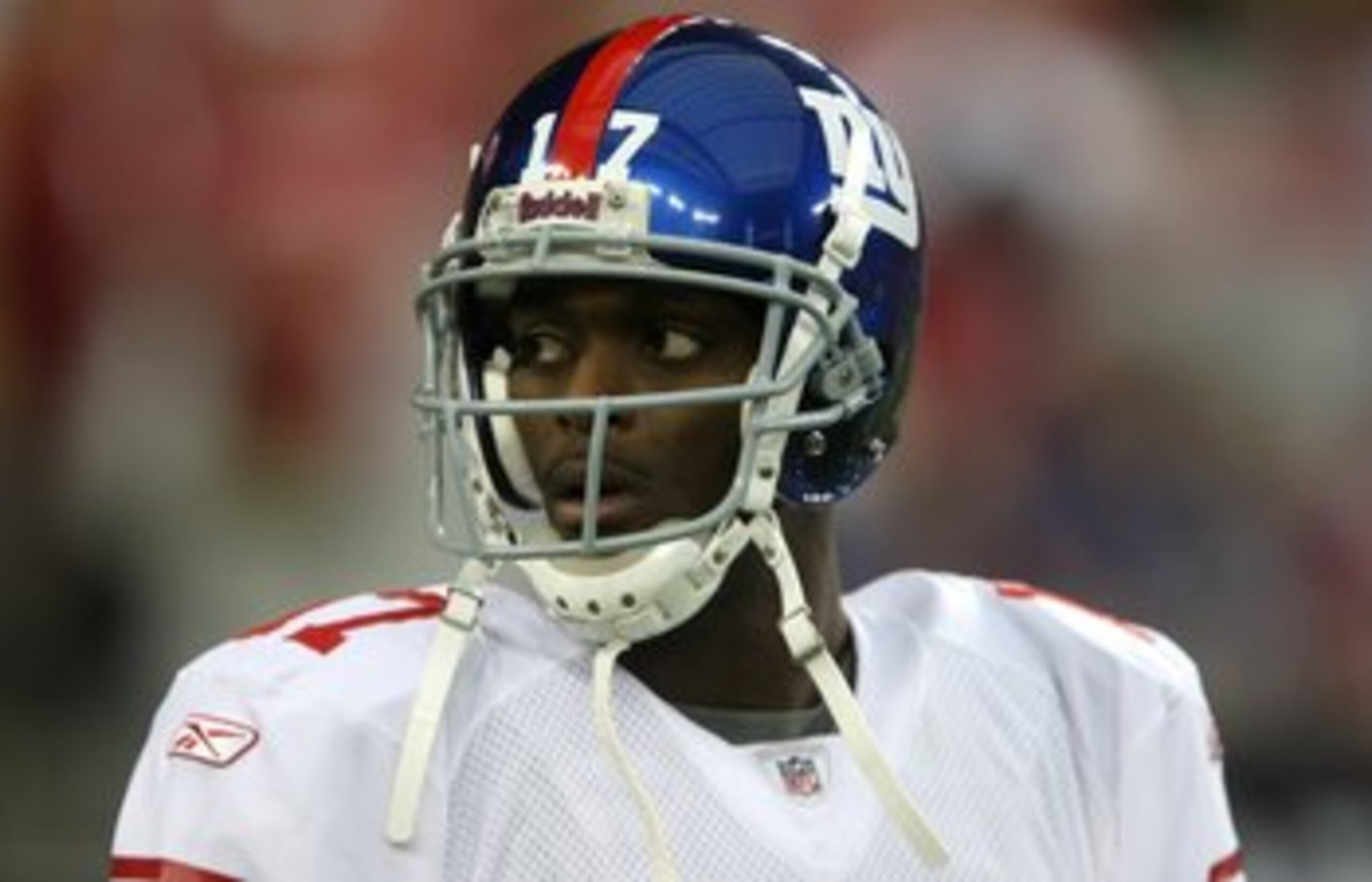 GLENDALE, AZ - NOVEMBER 23:  Wide receiver Plaxico Burress #17 of the New York Giants warms up for the game with the Arizona Cardinals on November 23, 2008 at University of Phoenix Stadium in Glendale, Arizona. The Giants won 37-29.  (Photo by Stephen Dun