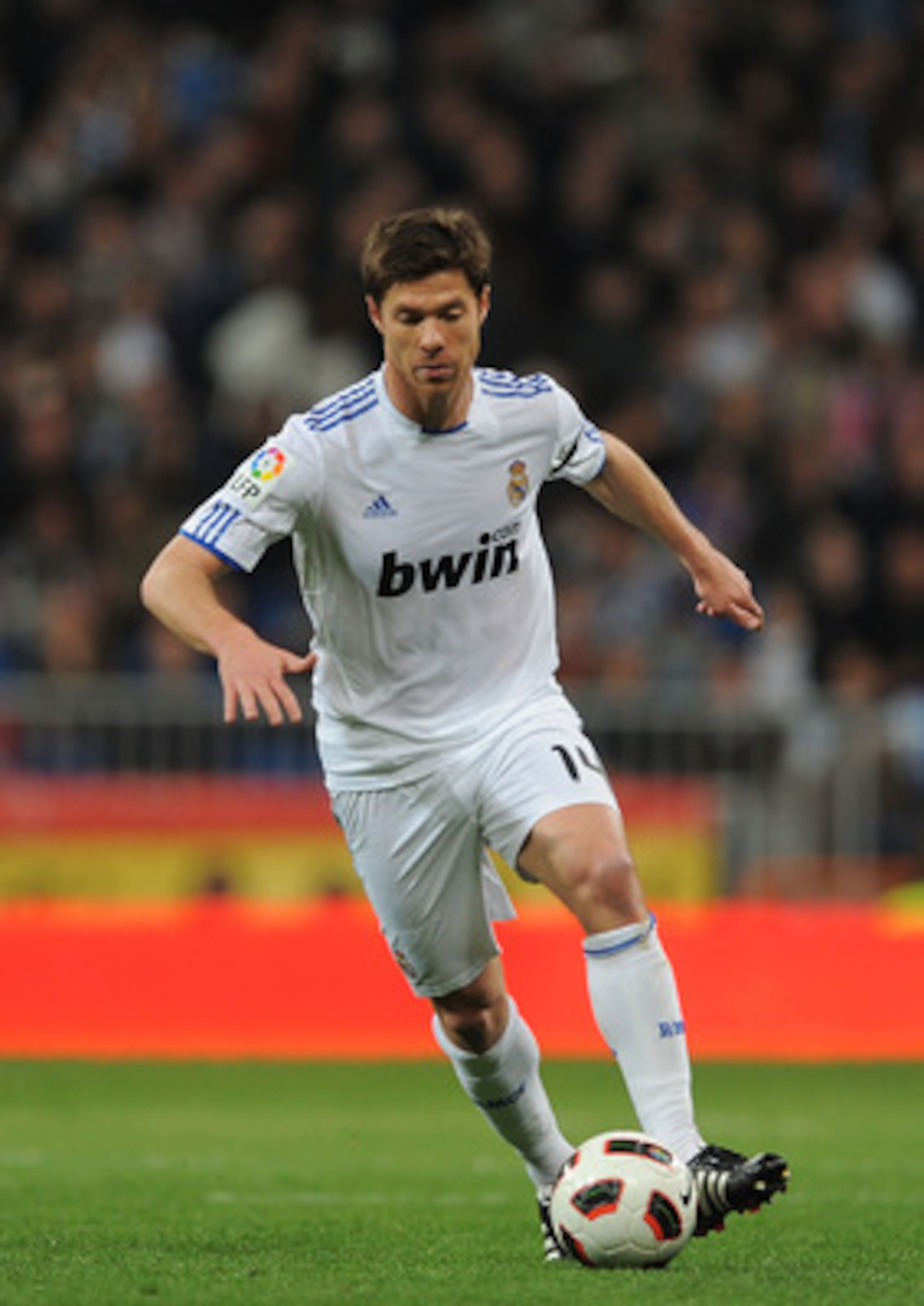 MADRID, SPAIN - MARCH 12: Xabi Alonso of Real Madrid in action during the La Liga match between Real Madrid and Hercules CF at Estadio Santiago Bernabeu on March 12, 2011 in Madrid, Spain.  (Photo by Denis Doyle/Getty Images)