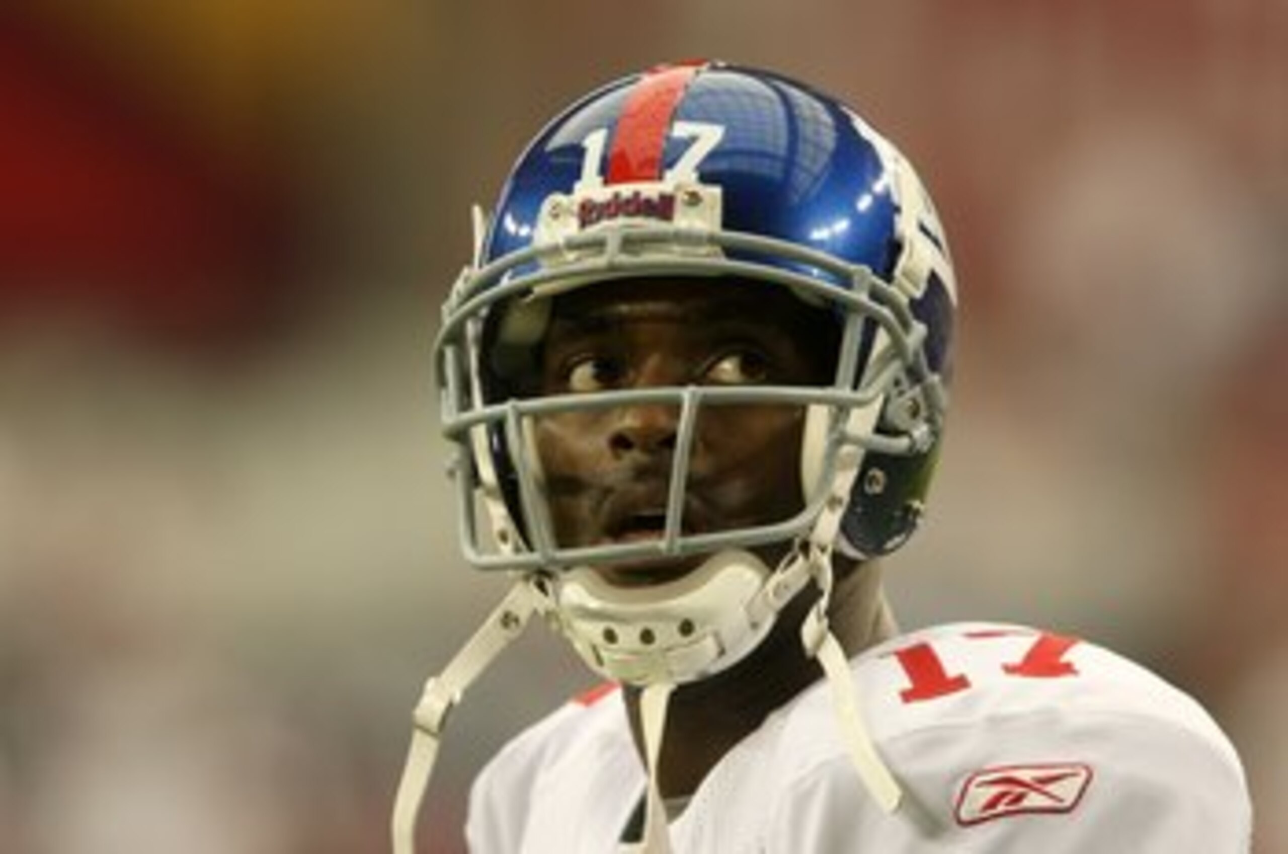 GLENDALE, AZ - NOVEMBER 23:  Wide receiver Plaxico Burress #17 of the New York Giants warms up for the game with the Arizona Cardinals on November 23, 2008 at University of Phoenix Stadium in Glendale, Arizona. The Giants won 37-29.  (Photo by Stephen Dun