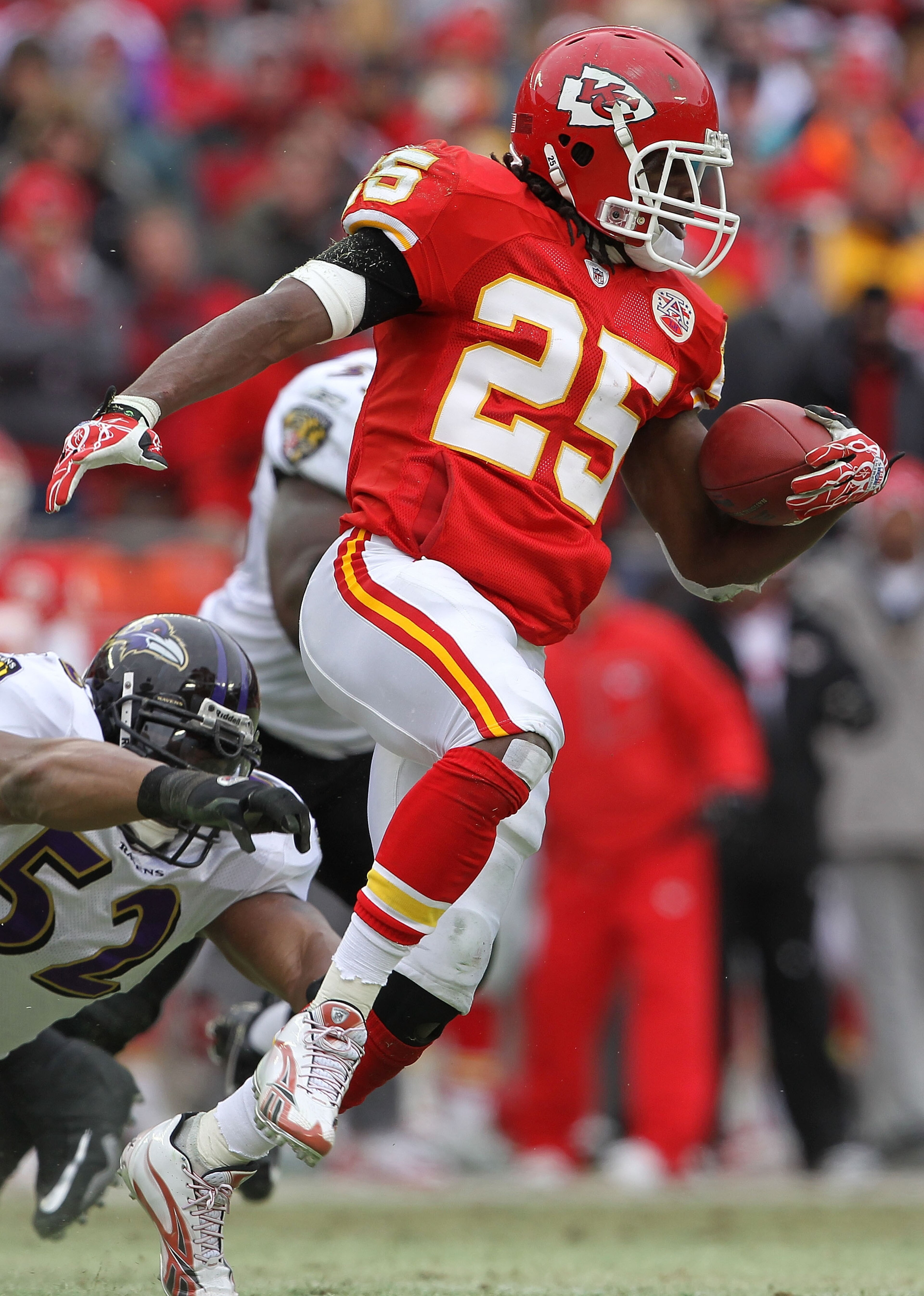 KANSAS CITY, MO - JANUARY 09:  Running back Jamaal Charles #25 of the Kansas City Chiefs runs for a first down against the Baltimore Ravens during their 2011 AFC wild card playoff game at Arrowhead Stadium on January 9, 2011 in Kansas City, Missouri.  (Ph