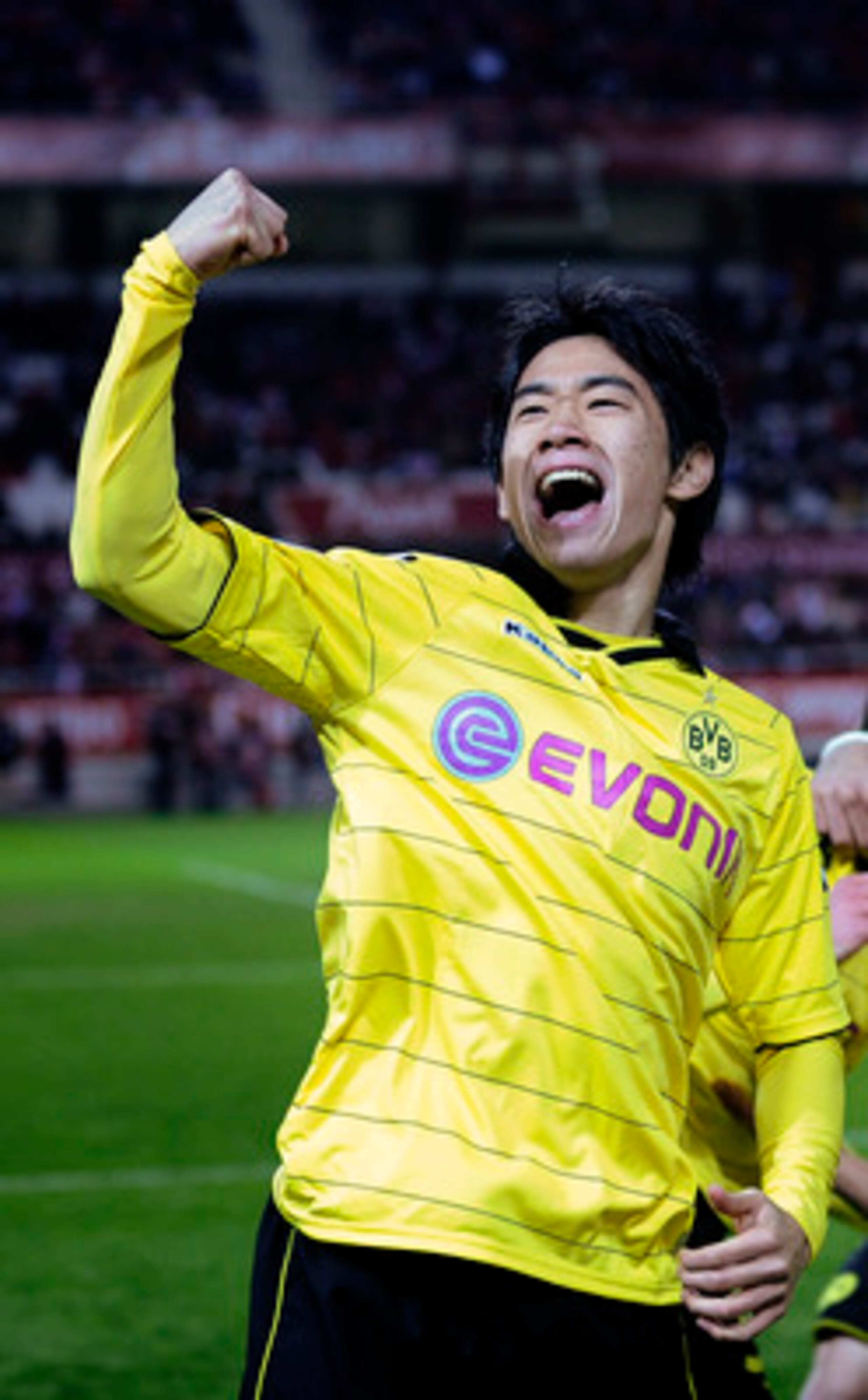 SEVILLE, SPAIN - DECEMBER 15:  Shinji Kagawa of Borussia Dortmund (L) celebrates with his team mates after scoring the opening goal during the UEFA Europa League group J match between Sevilla and Borussia Dortmund at Estadio Ramon Sanchez Pizjuan on Decem