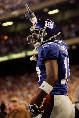 EAST RUTHERFORD, NJ - SEPTEMBER 30:  Plaxico Burress #17 of the New York Giants celebrates after his second quarter touchdown catch against the Philadelphia Eagles at Giants Stadium on September 30, 2007 in East Rutherford, New Jersey.  (Photo by Nick Lah
