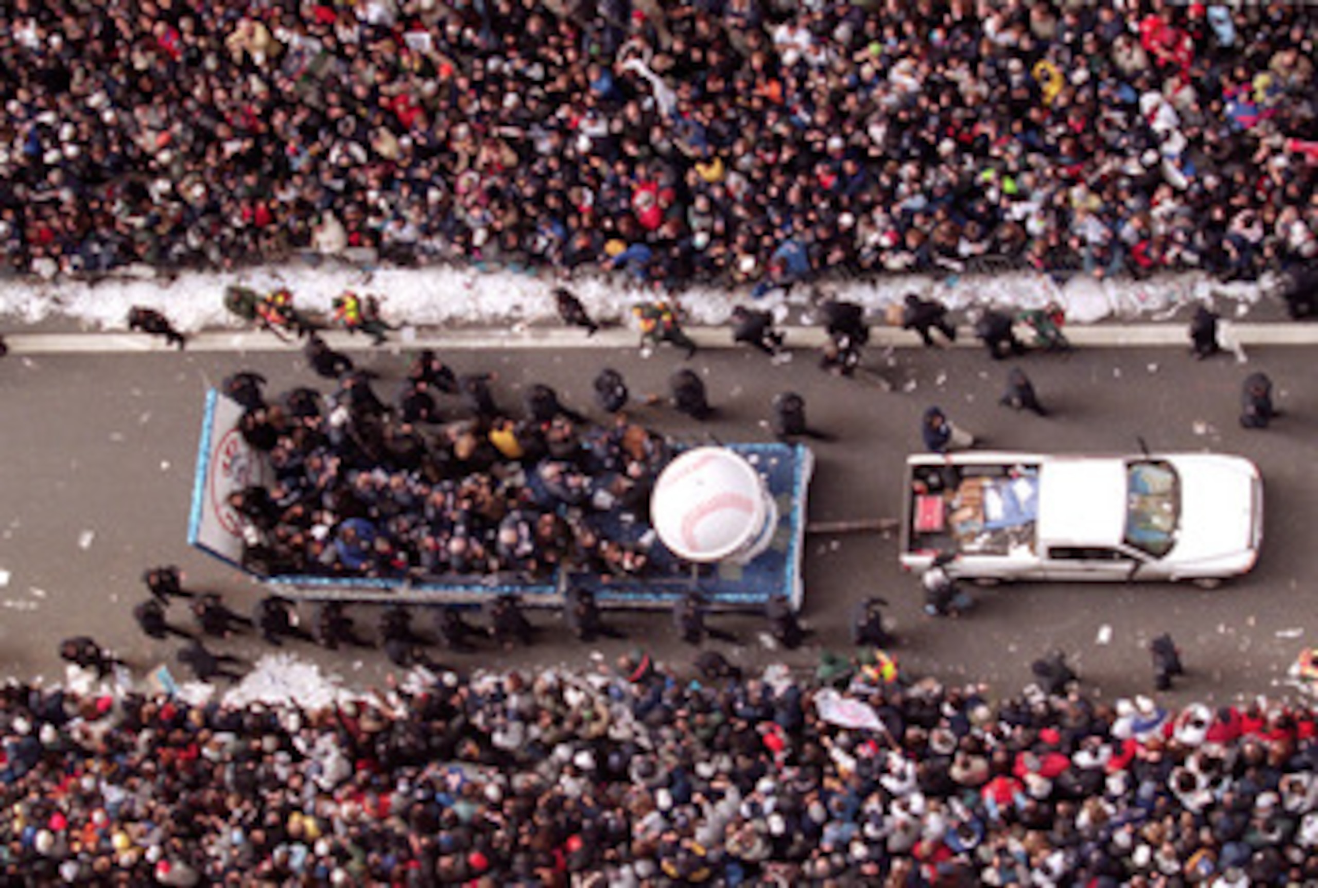30 Oct 2000:  A general view of the New York Yankees victory parade through the Canyon of Heroes in New York City. Mandatory Credit: Al Bello/ALLSPORT