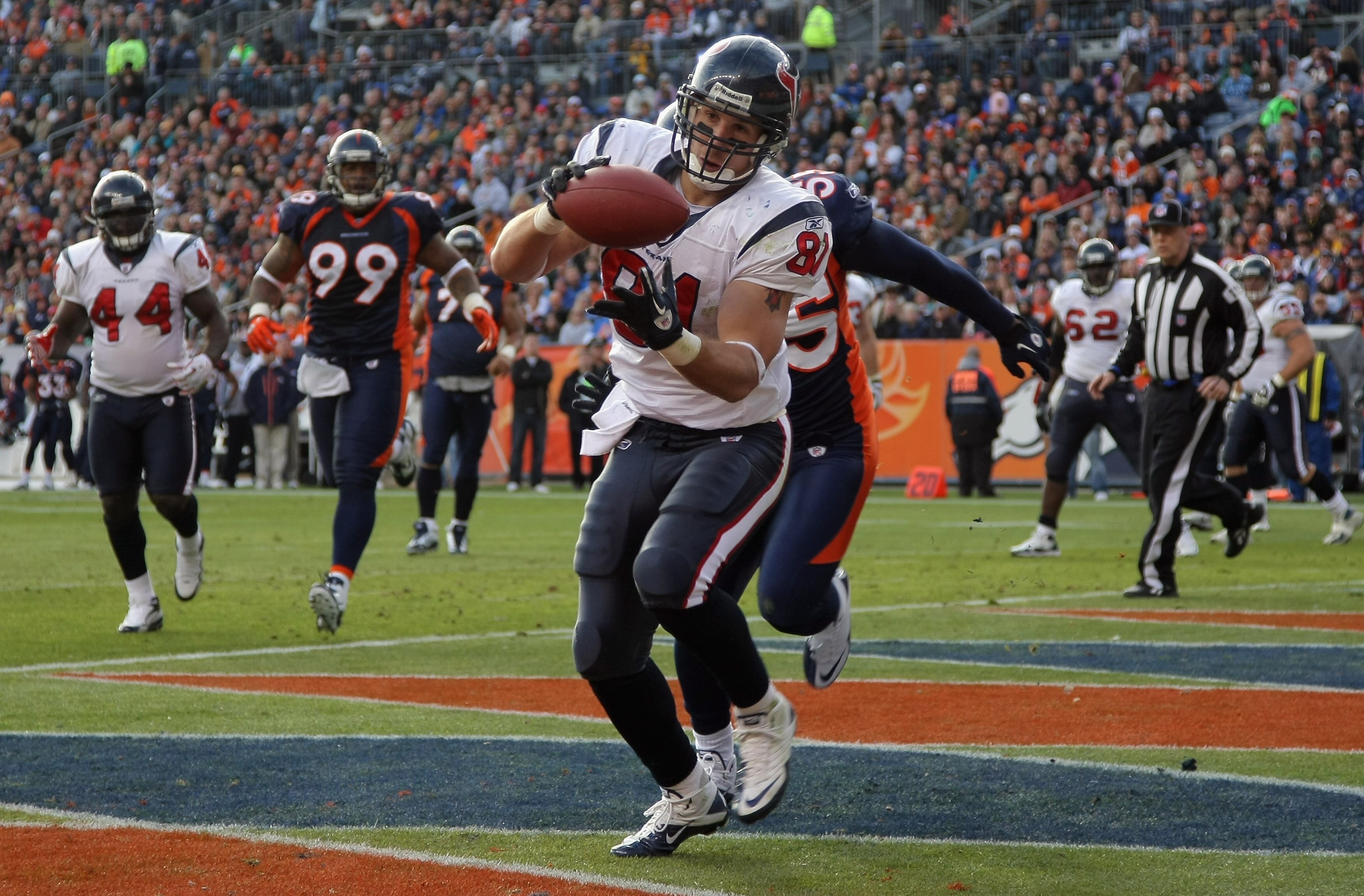 DENVER - DECEMBER 26: Wide receiver Owen Daniels #91 of the Houston Texas makes a first quarter touchdown reception in front of D.J. Williams #55 of the Denver Broncos at INVESCO Field at Mile High on December 26, 2010 in Denver, Colorado. The Broncos de DENVER - DECEMBER 26: Wide receiver Owen Daniels #91 of the Houston Texas makes a first quarter touchdown reception in front of D.J. Williams #55 of the Denver Broncos at INVESCO Field at Mile High on December 26, 2010 in Denver, Colorado. The Broncos de