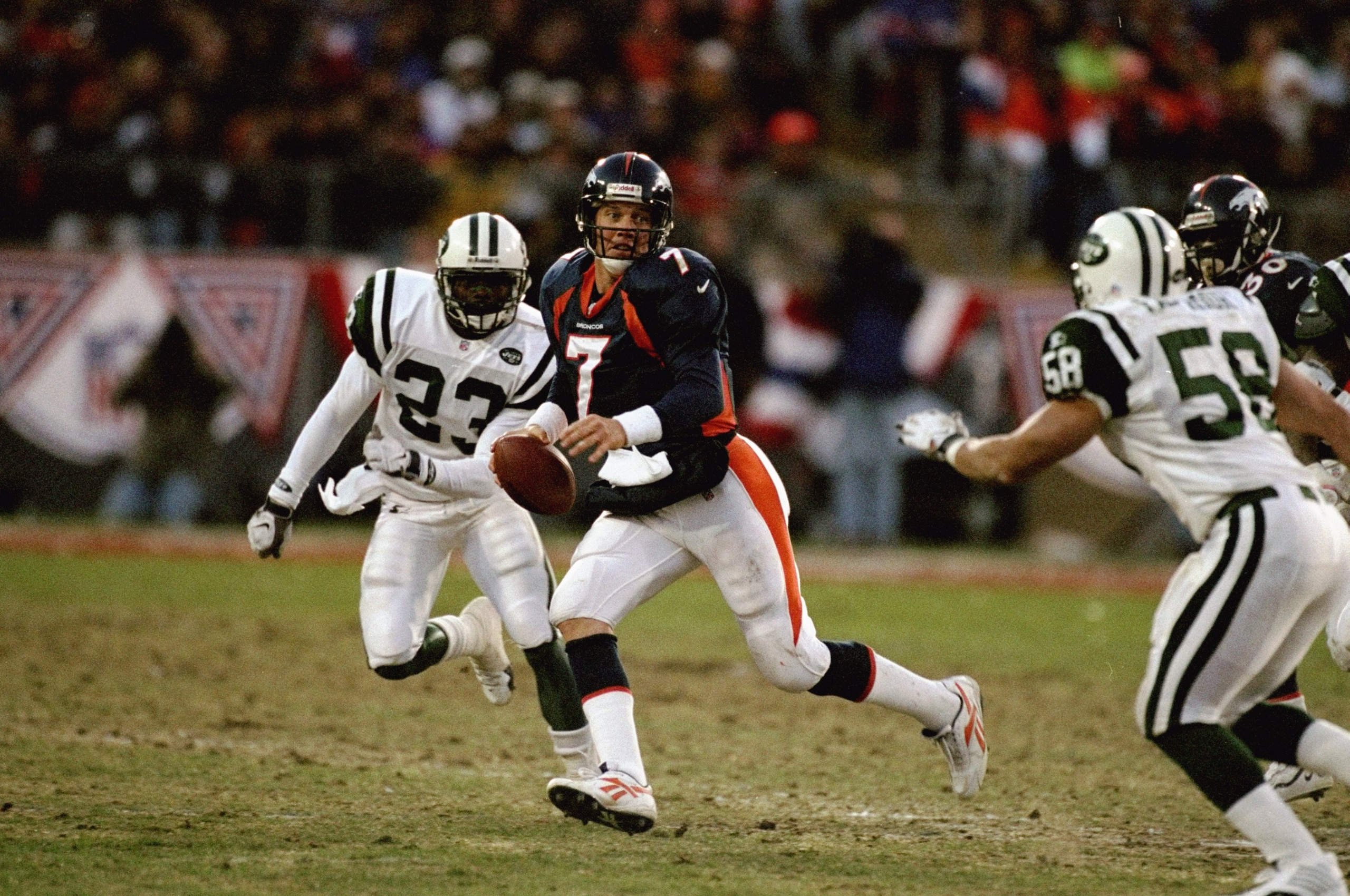17 Jan 1999: John Elway #7 of the Denver Broncos runs during the AFC Championship Game against the New York Jets at Mile High Stadium in Denver, Colorado. The Broncos defeated the Jets 23-10. Mandatory Credit: Vincent Laforet  /Allsport