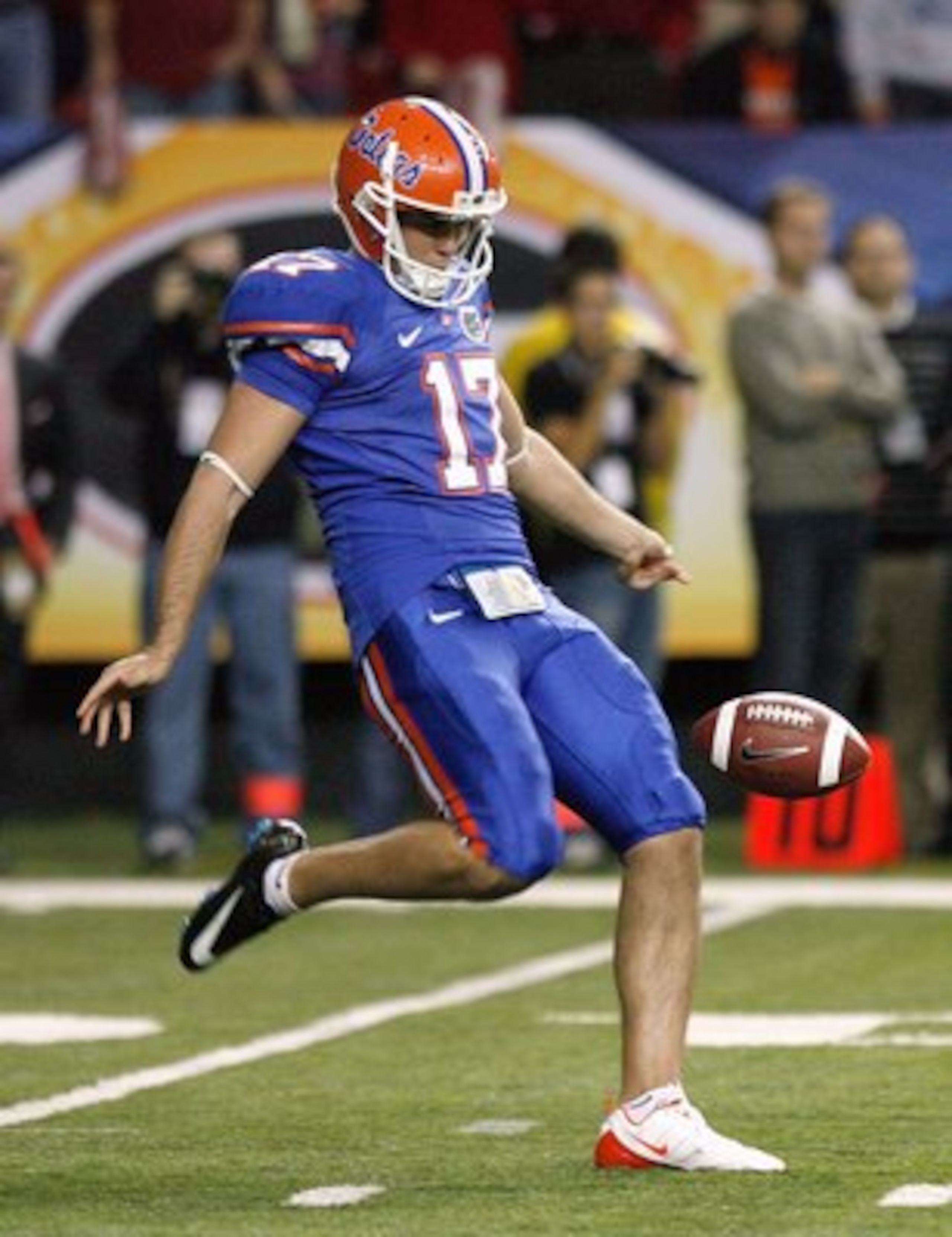 ATLANTA - DECEMBER 06:  Chas Henry #17 of the Florida Gators punts the ball against the Alabama Crimson Tide during the SEC Championship on December 6, 2008 at the Georgia Dome in Atlanta, Georgia.  (Photo by Kevin C. Cox/Getty Images)