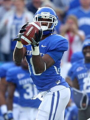 LEXINGTON, KY - NOVEMBER 13:  Chris Matthews #8 of the Kentucky Wildcats runs for a touchdown after a reception during the game against the Vanderbilt Commodores at Commonwealth Stadium on November 13, 2010 in Lexington, Kentucky.  (Photo by Andy Lyons/Ge